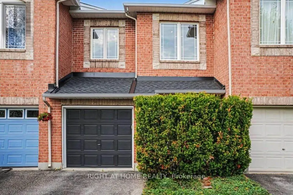 Front of 2064 Dunollie Crescent