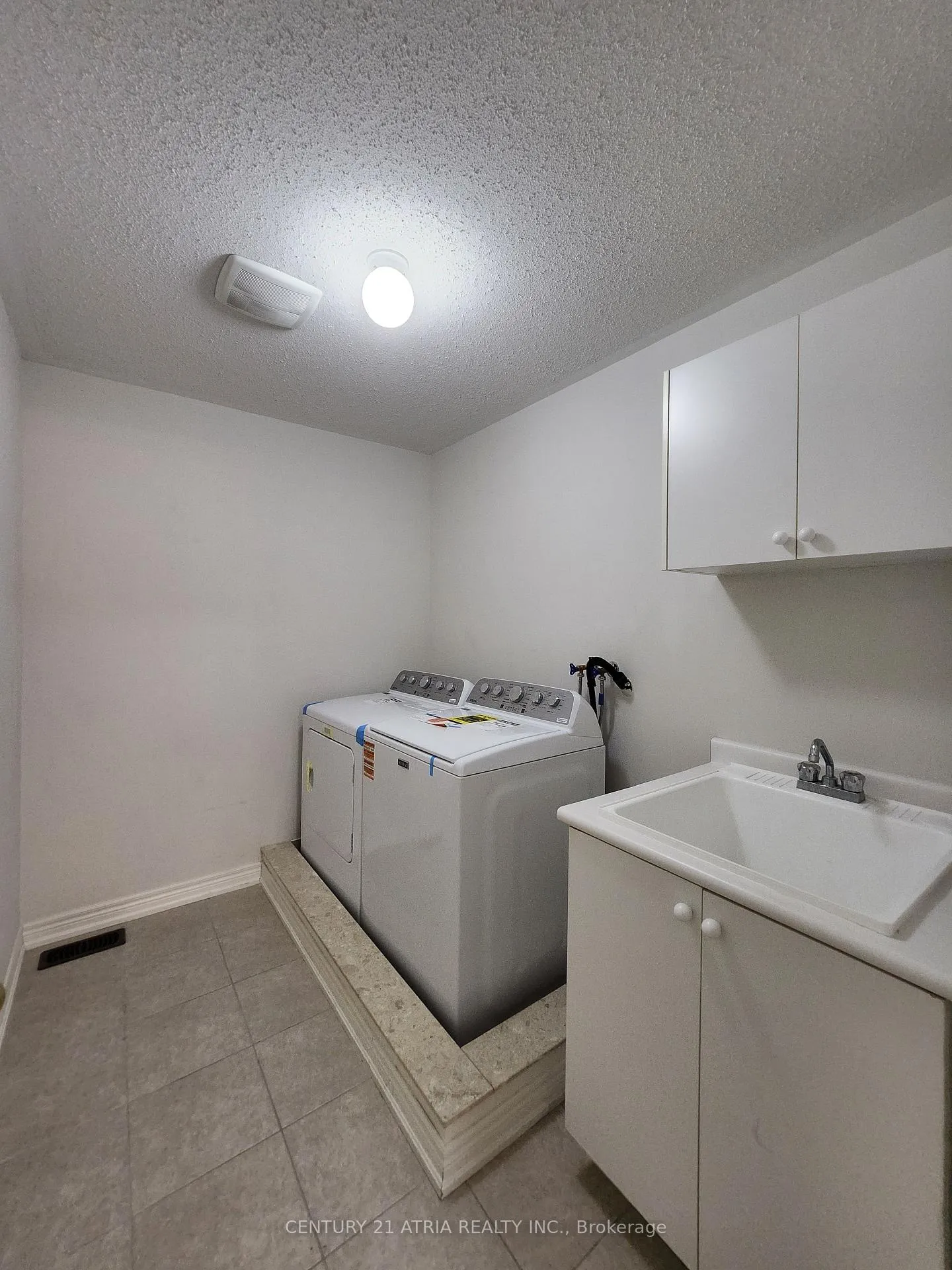 Photo 13 of 1237 Atkins Drive, Newmarket, Stonehaven-Wyndham — HOMEH