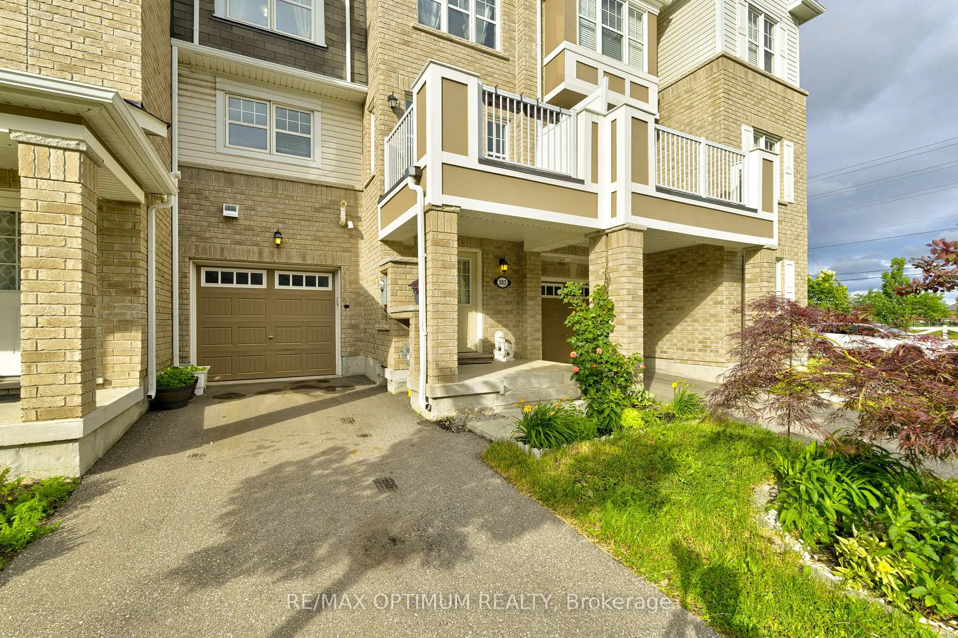 Front of 583 Laking Terrace