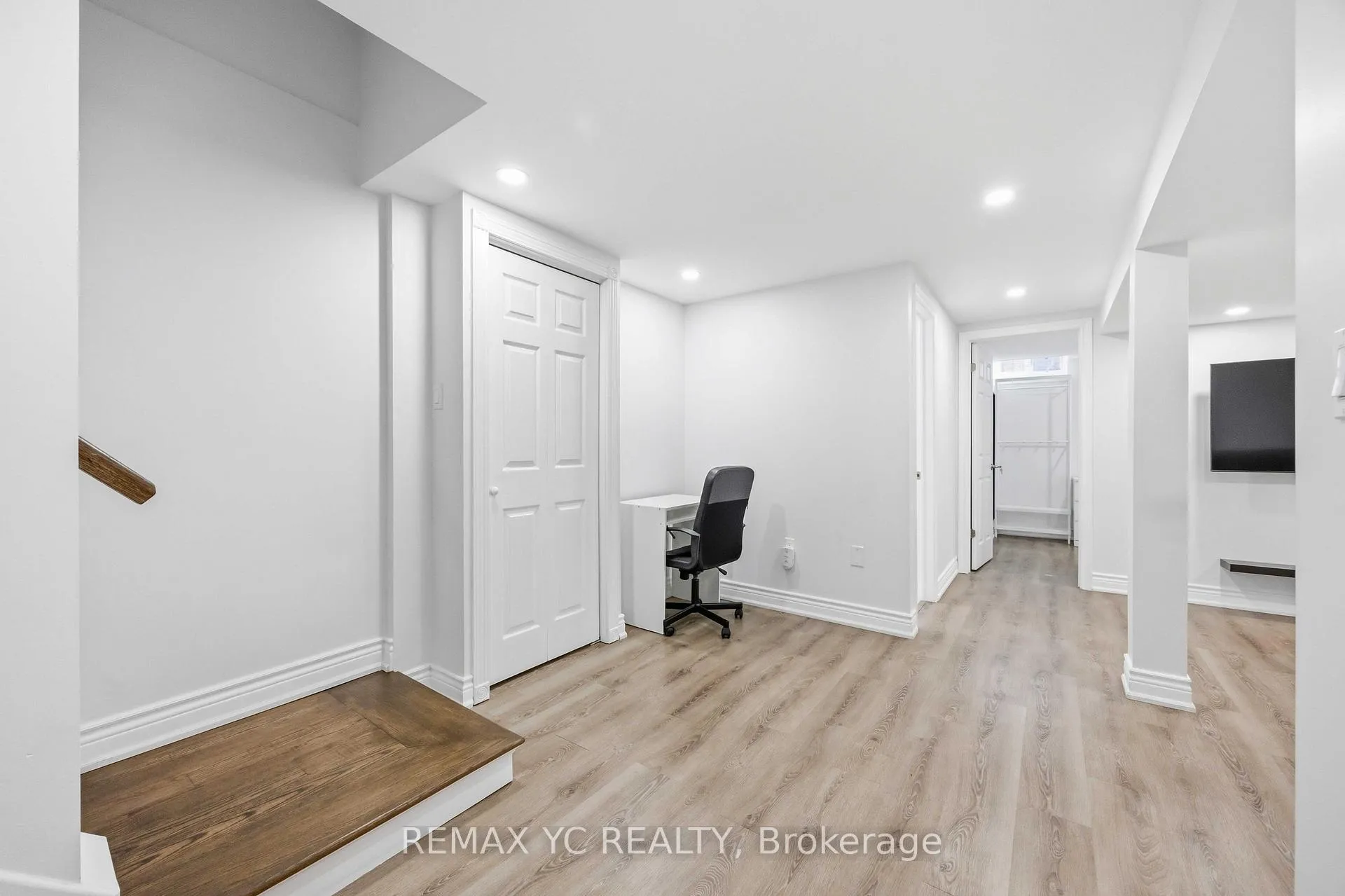 Photo 2 of 140 Laramie Crescent, Vaughan, Patterson — HOMEH