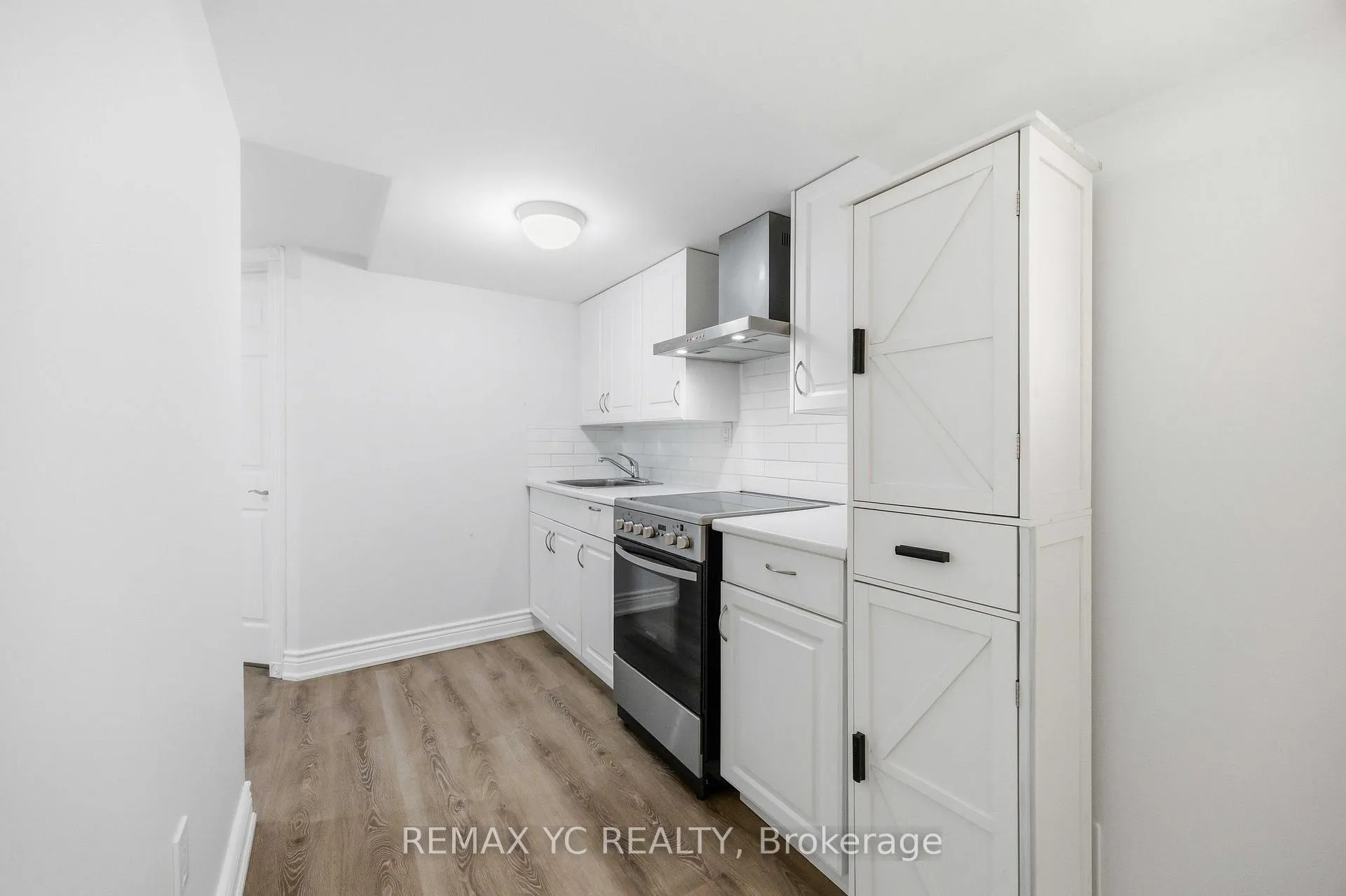 Photo 8 of 140 Laramie Crescent, Vaughan, Patterson — HOMEH