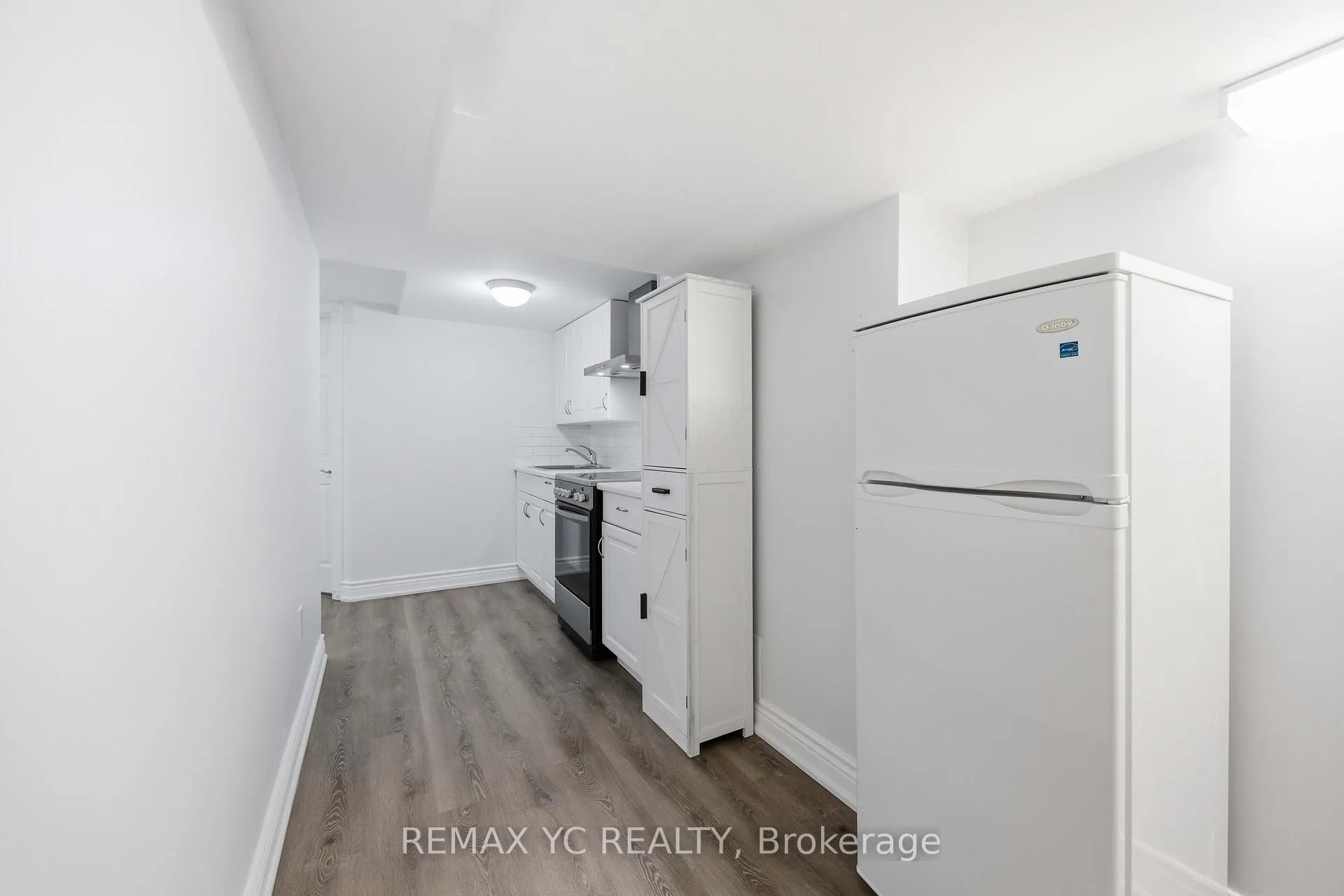 Photo 9 of 140 Laramie Crescent, Vaughan, Patterson — HOMEH