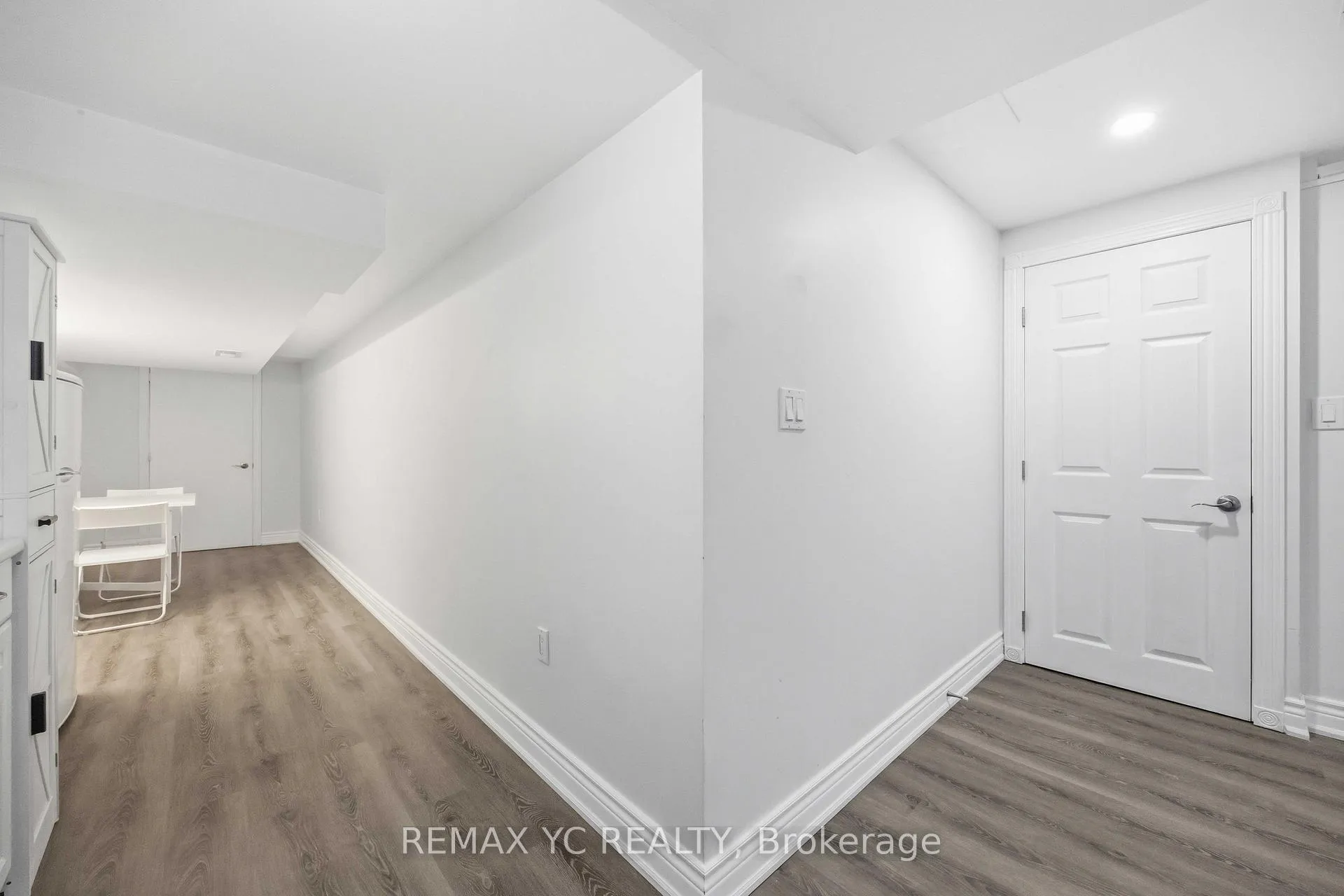 Photo 10 of 140 Laramie Crescent, Vaughan, Patterson — HOMEH