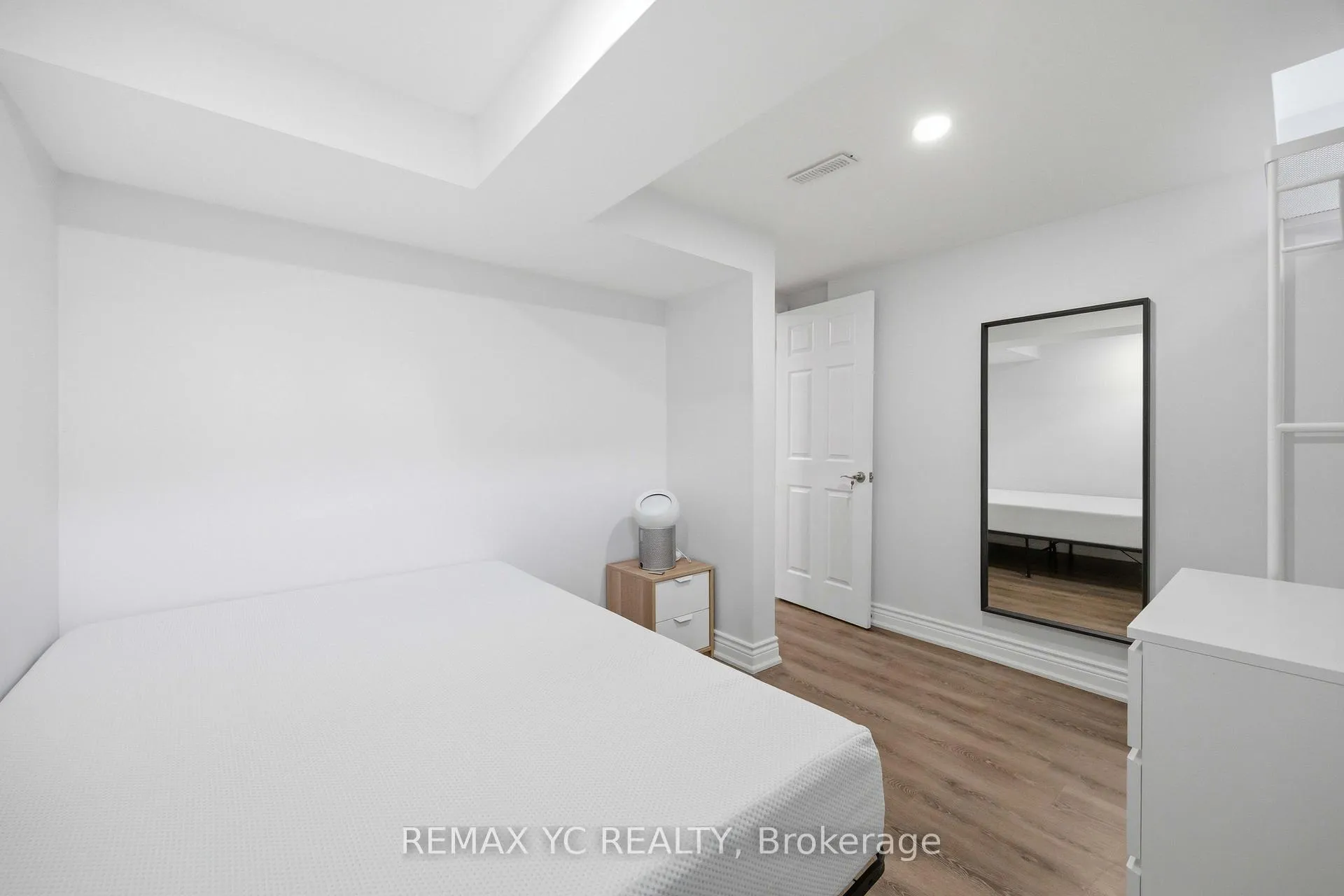 Photo 11 of 140 Laramie Crescent, Vaughan, Patterson — HOMEH
