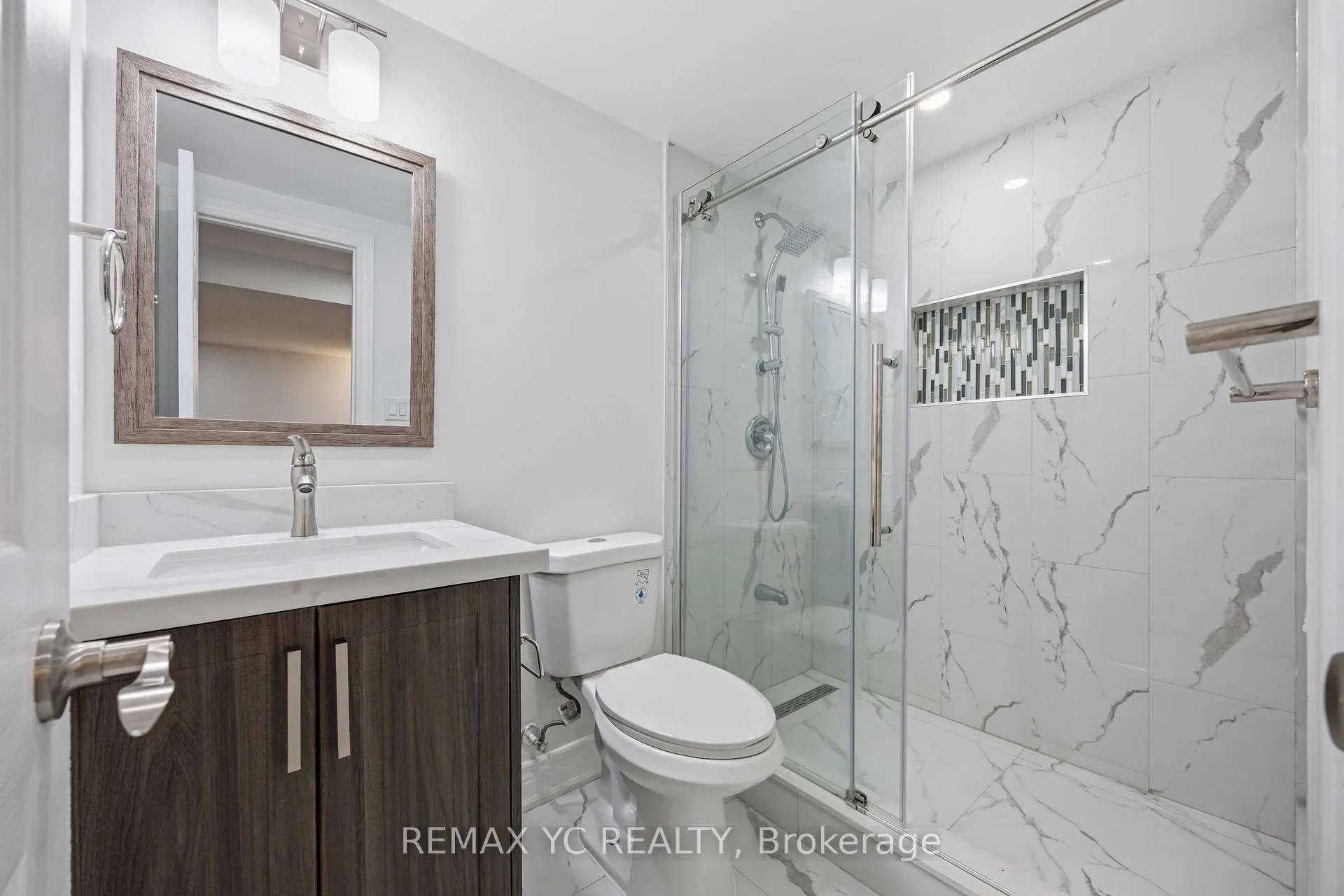 Photo 15 of 140 Laramie Crescent, Vaughan, Patterson — HOMEH