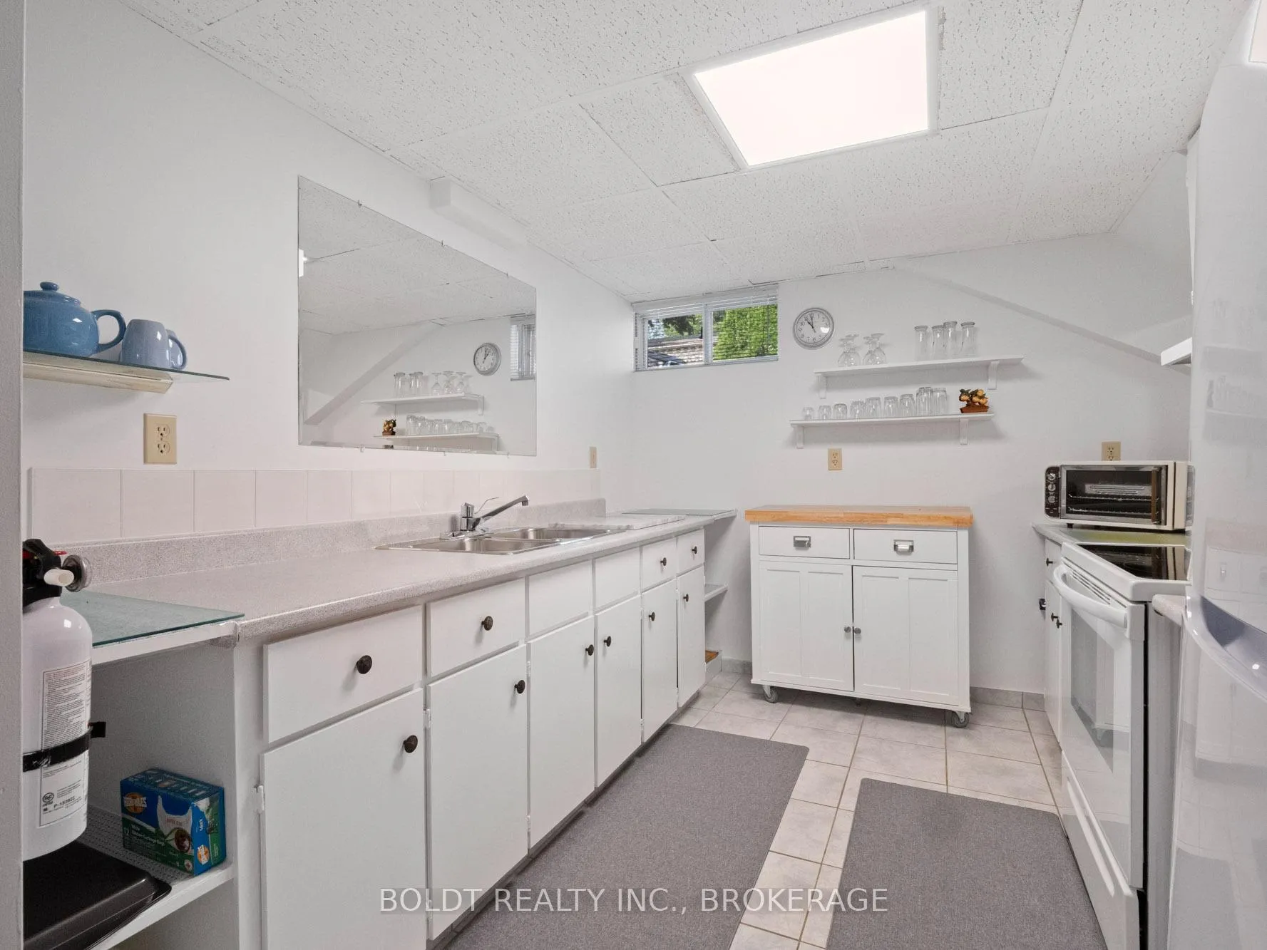 Photo 3 of Unit LOWER, 2 Kenworth Drive, St. Catharines, Carlton/Bunting — HOMEH