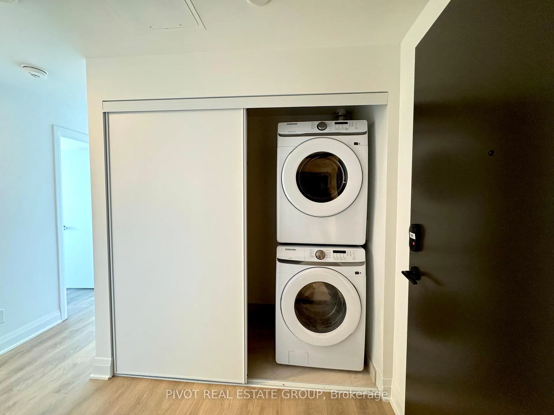 Photo 4 of Unit 3502, 2 Erskine Road, Mississauga, City Centre — HOMEH