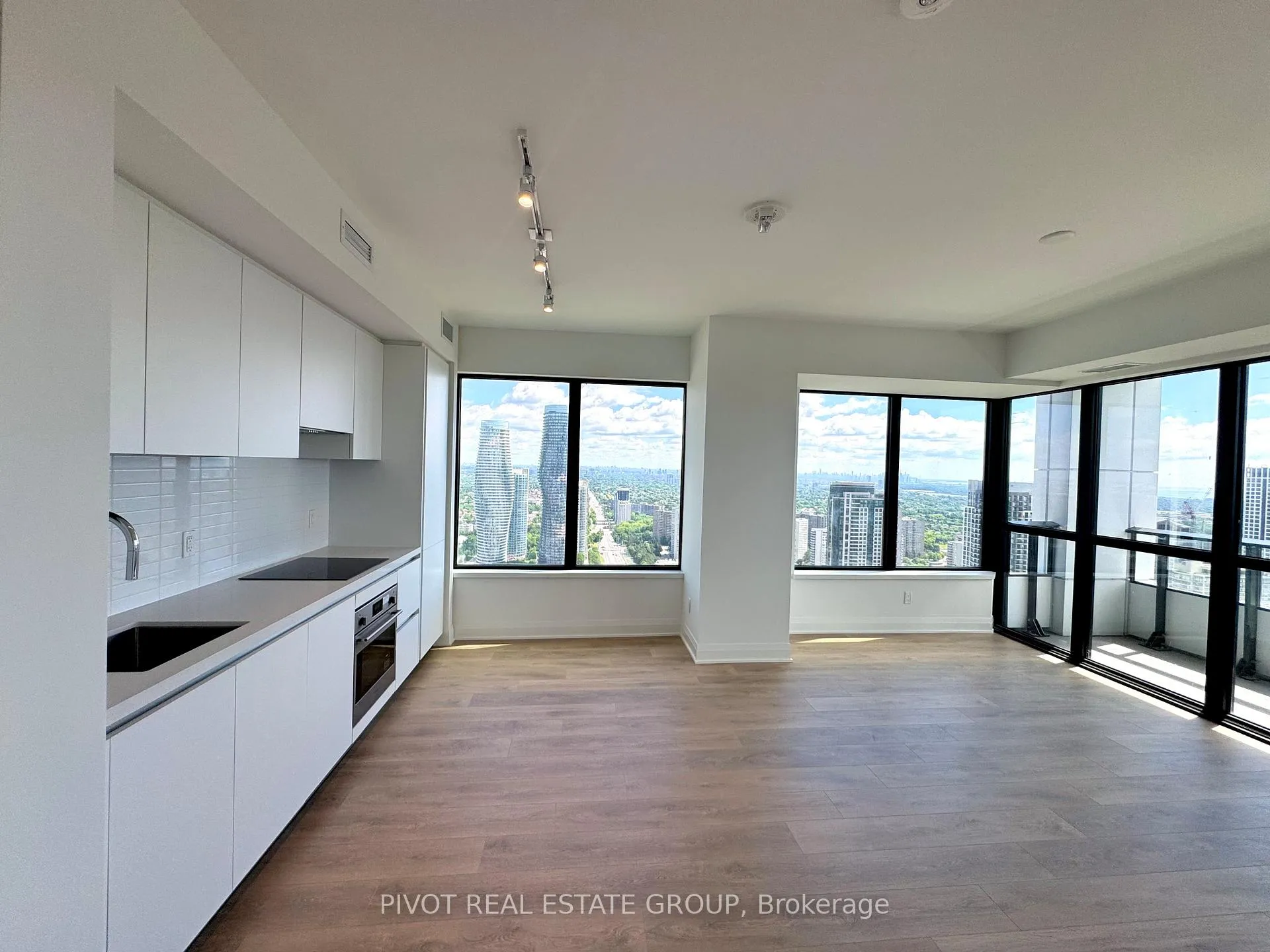 Photo 6 of Unit 3502, 2 Erskine Road, Mississauga, City Centre — HOMEH