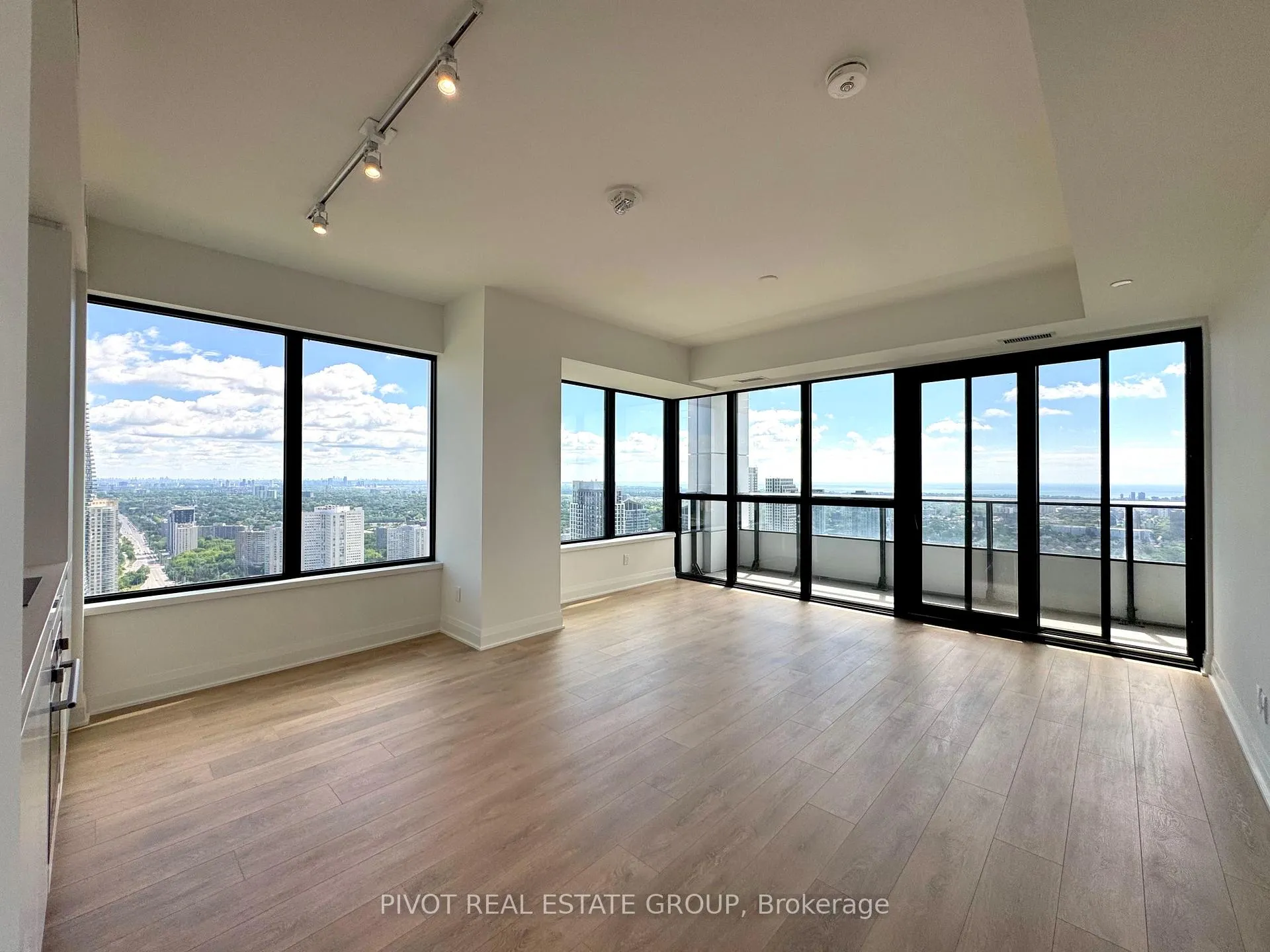 Photo 11 of Unit 3502, 2 Erskine Road, Mississauga, City Centre — HOMEH
