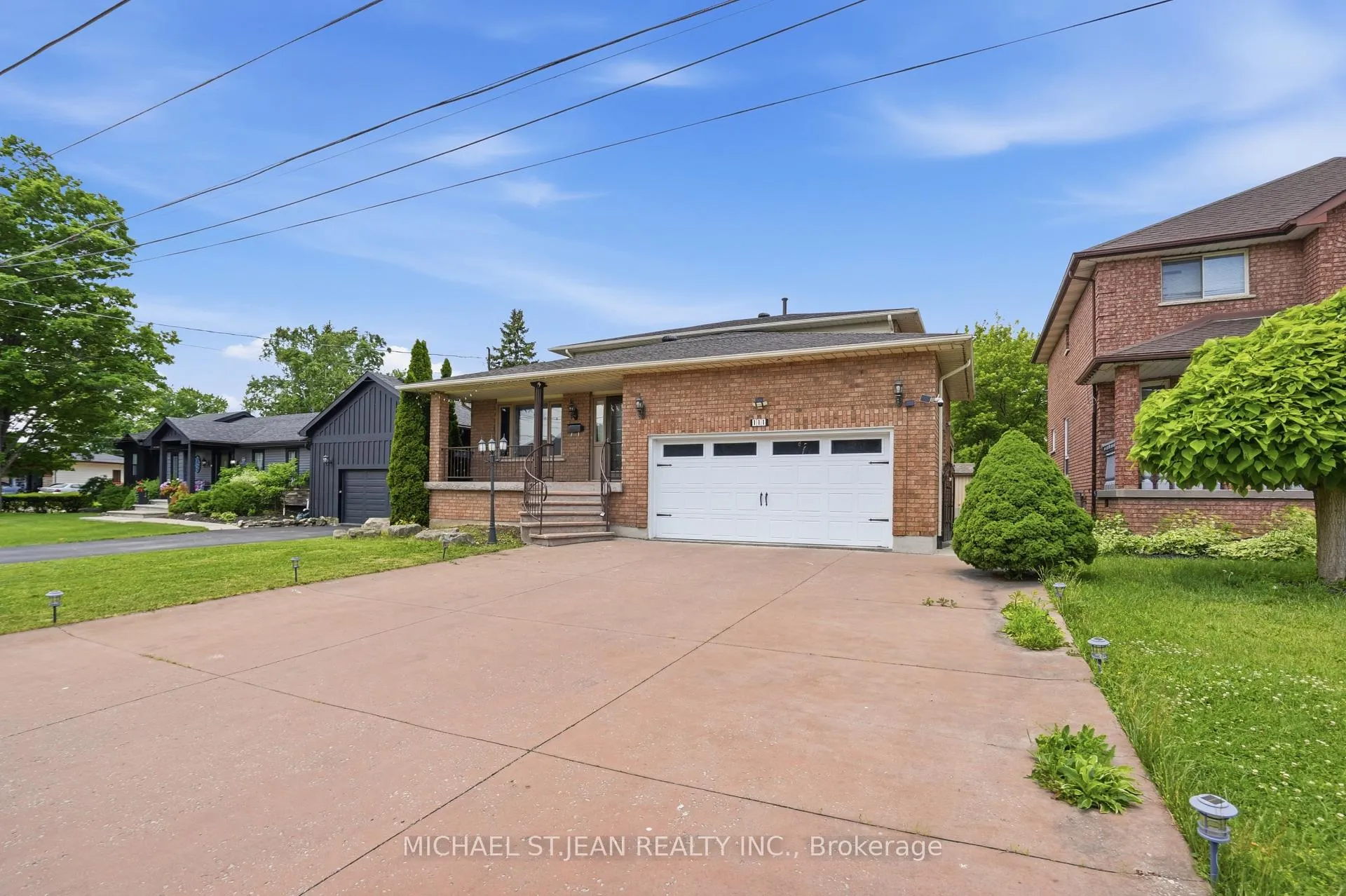 Photo 4 of 111 Aubrey Avenue, Hamilton, Stoney Creek Mountain — HOMEH
