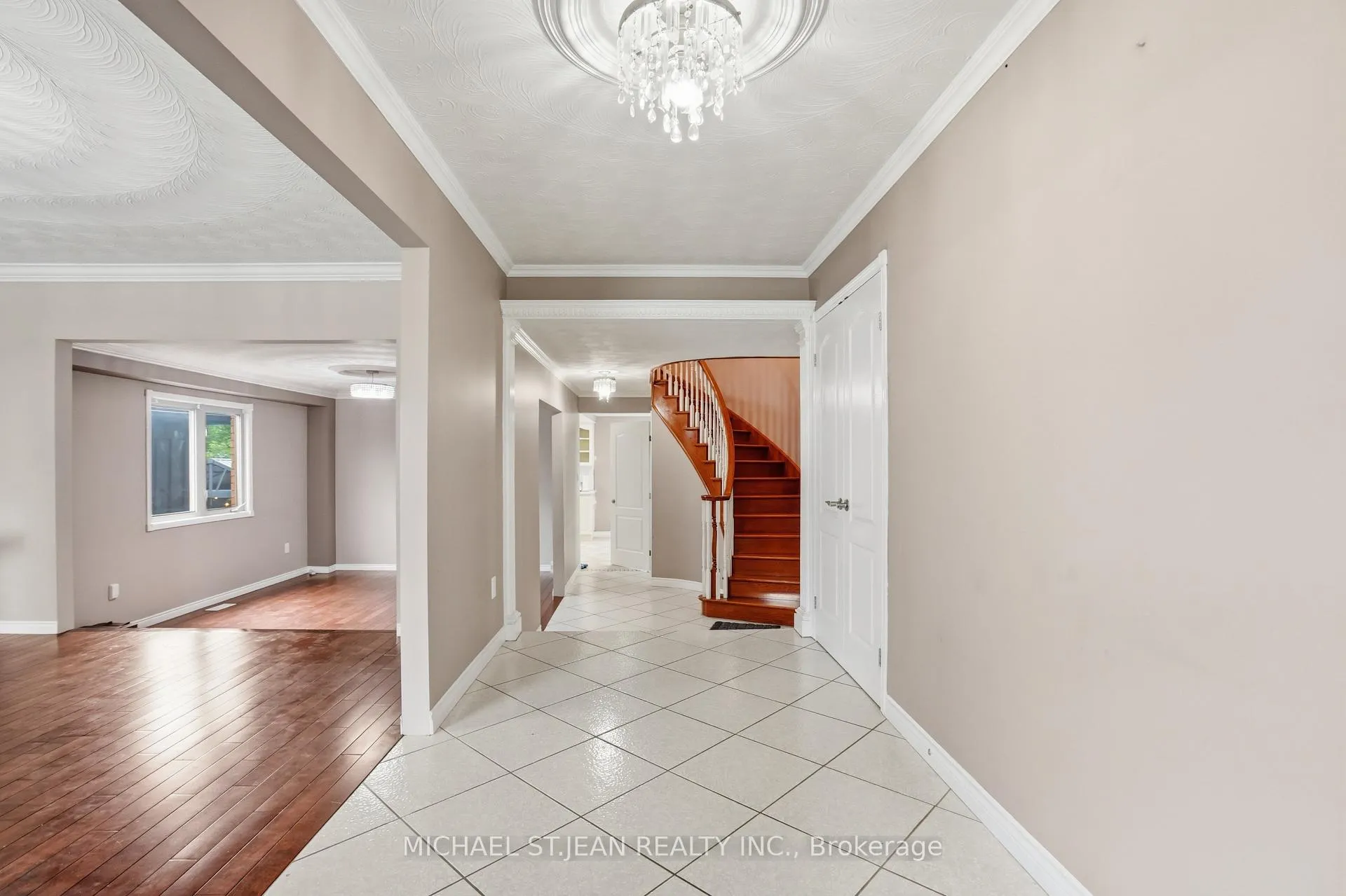 Photo 7 of 111 Aubrey Avenue, Hamilton, Stoney Creek Mountain — HOMEH