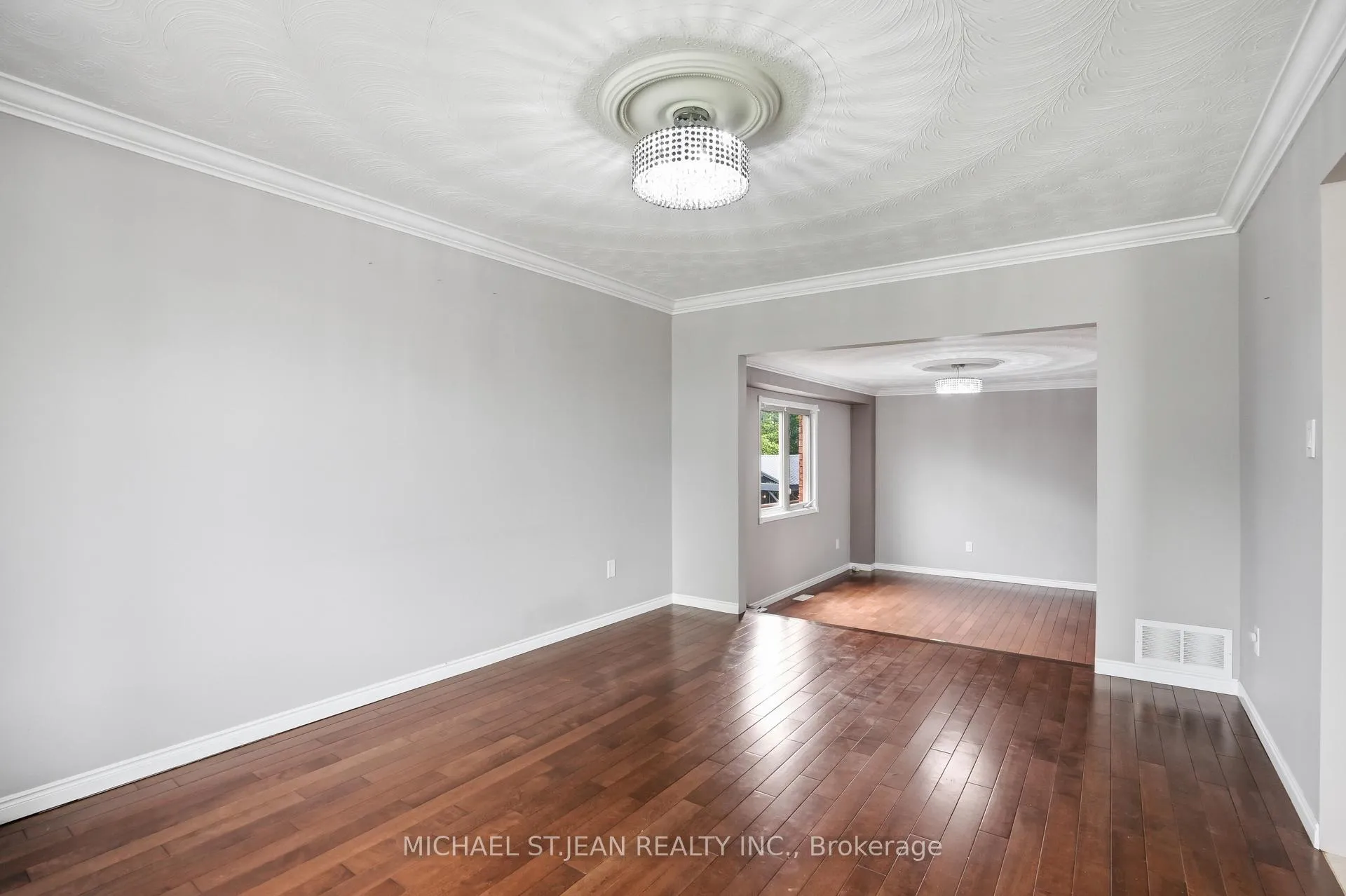 Photo 9 of 111 Aubrey Avenue, Hamilton, Stoney Creek Mountain — HOMEH