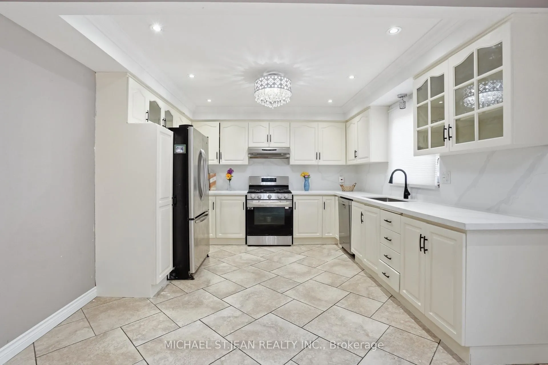 Photo 13 of 111 Aubrey Avenue, Hamilton, Stoney Creek Mountain — HOMEH