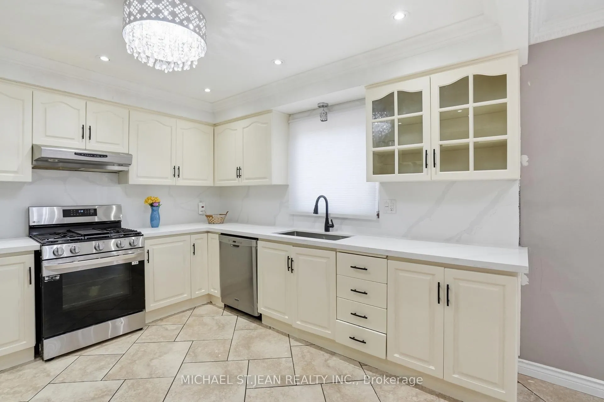 Photo 15 of 111 Aubrey Avenue, Hamilton, Stoney Creek Mountain — HOMEH