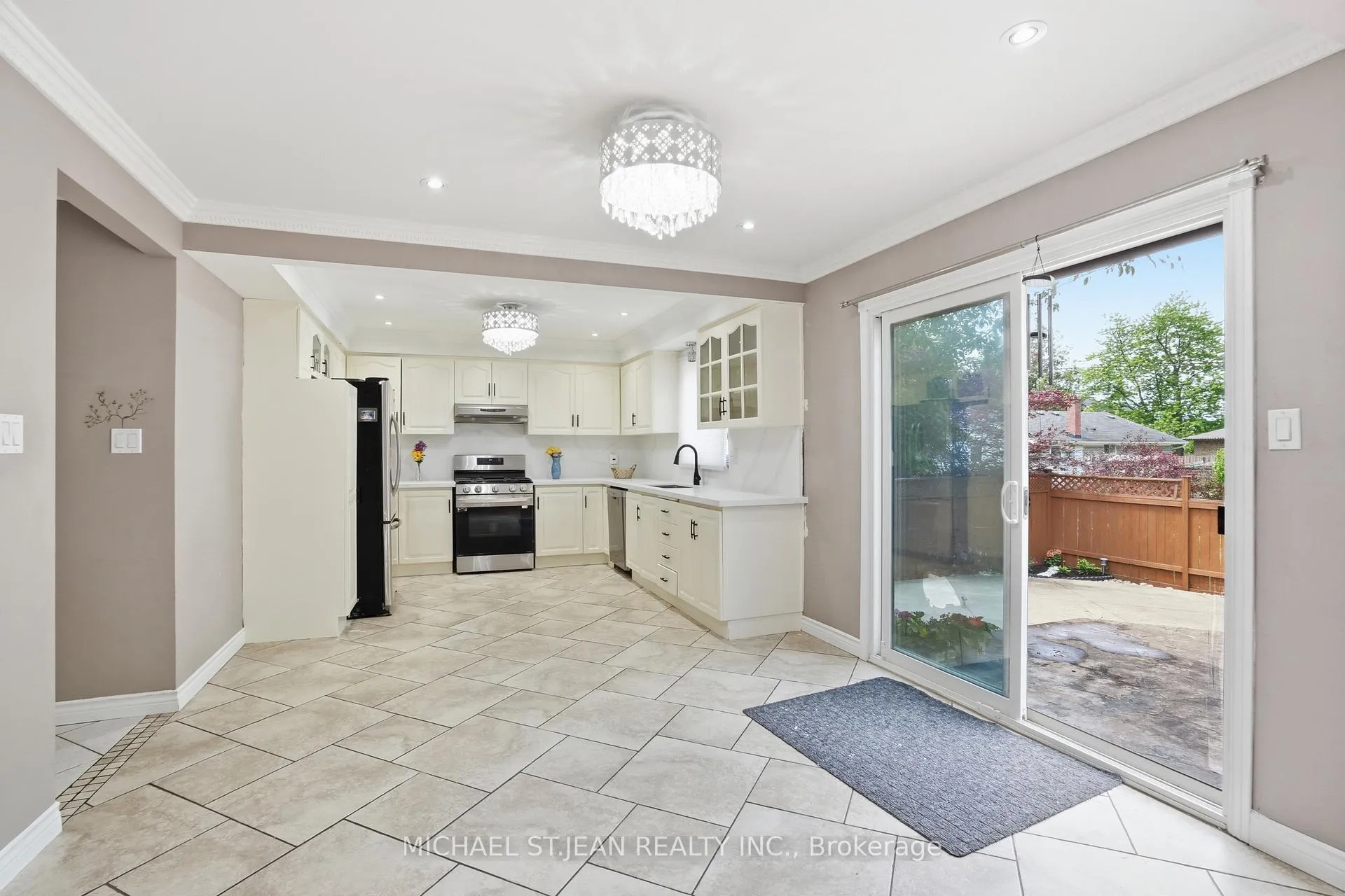 Photo 18 of 111 Aubrey Avenue, Hamilton, Stoney Creek Mountain — HOMEH