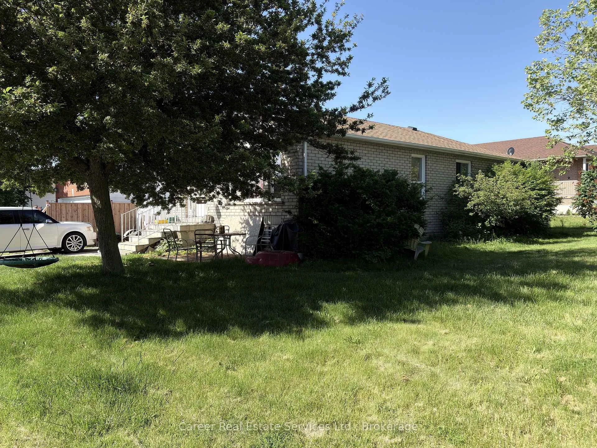 Photo 2 of 661 Ewing Street, Cobourg — HOMEH