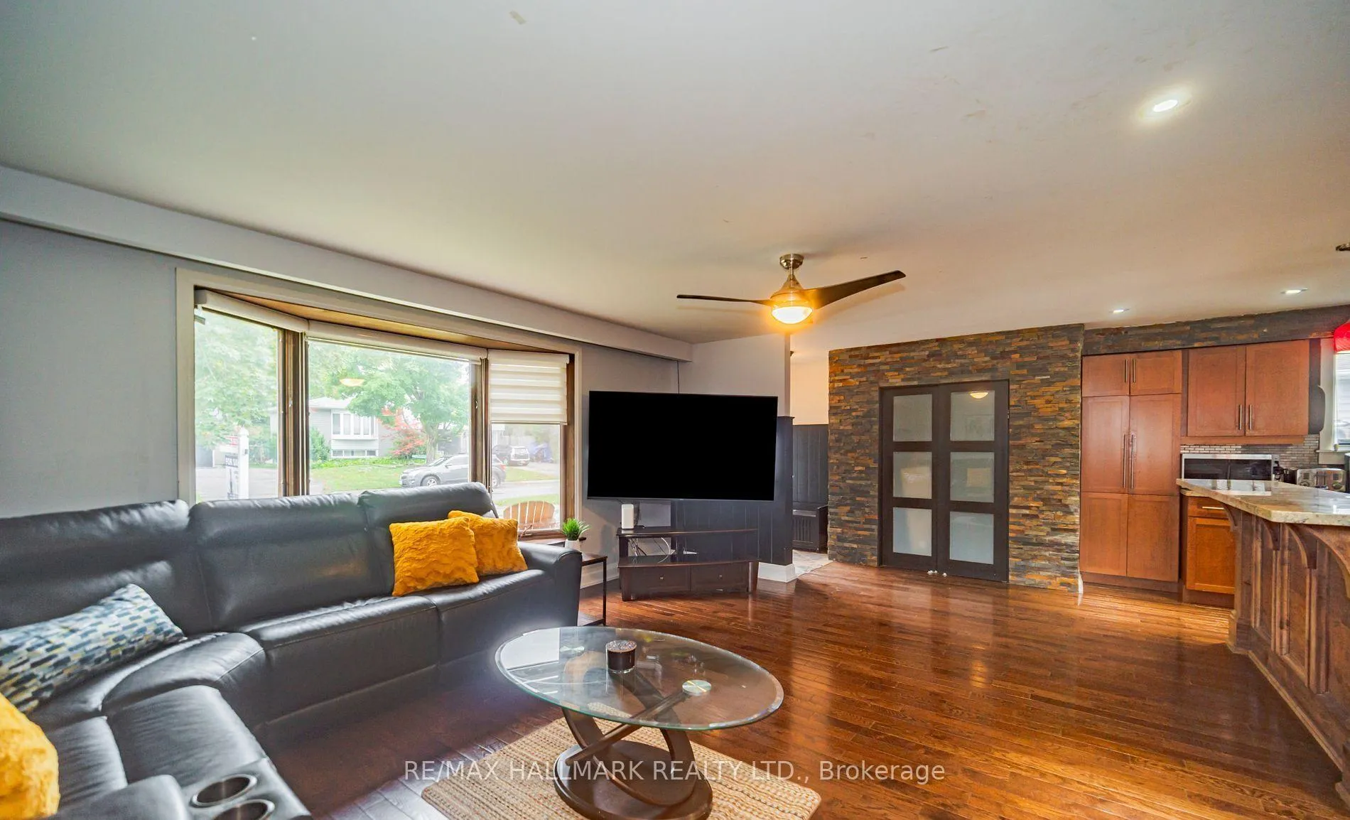 Photo 6 of 4 Devins Drive, Aurora, Aurora Heights — HOMEH