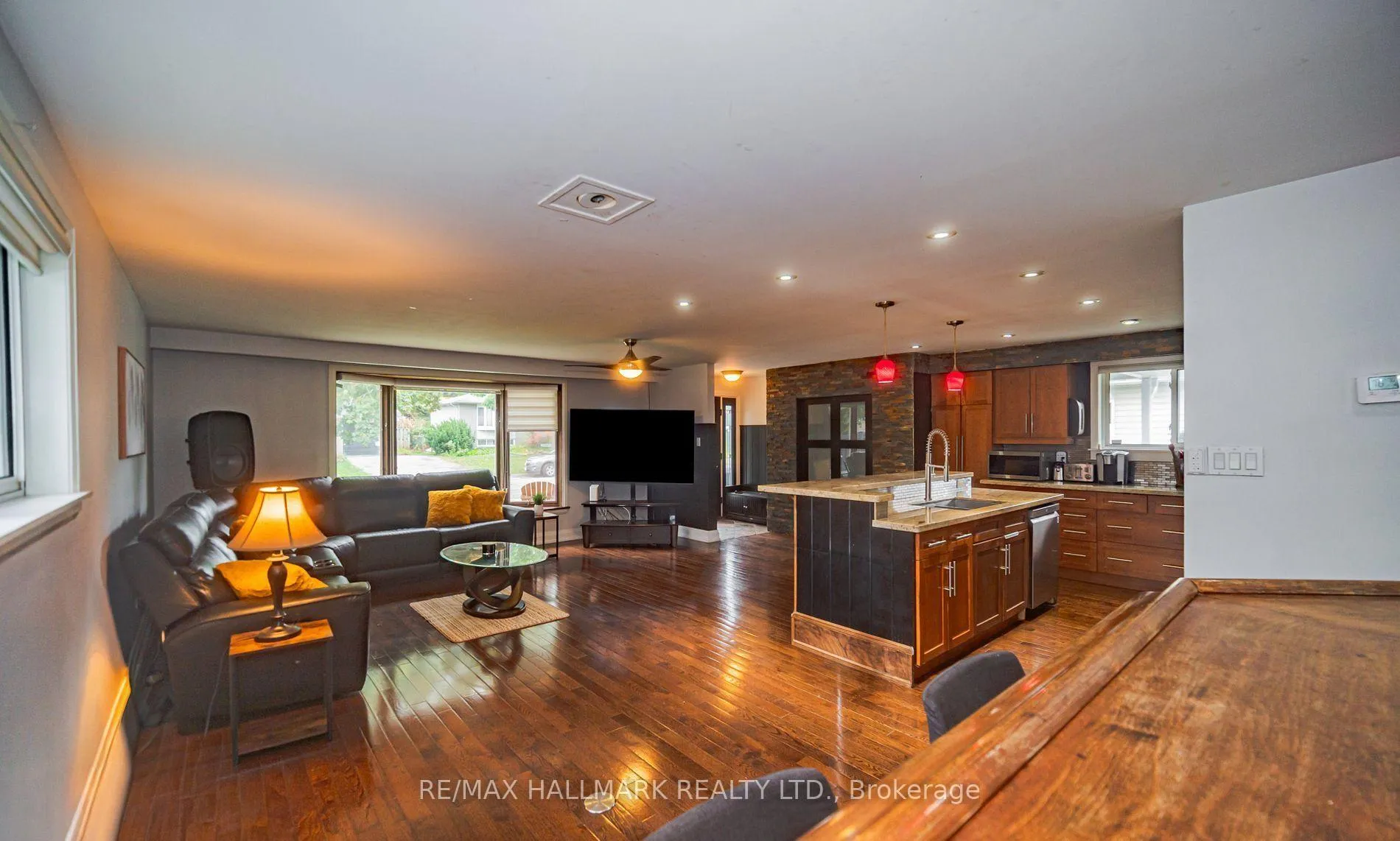Photo 12 of 4 Devins Drive, Aurora, Aurora Heights — HOMEH