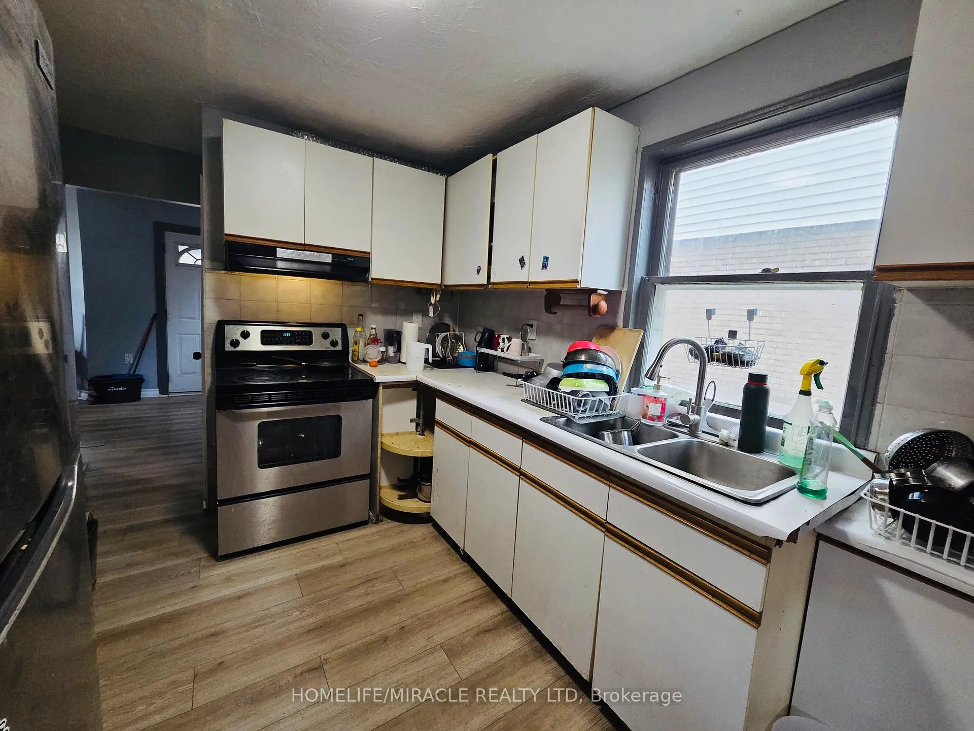 Photo 2 of 454 Rankin Avenue, Windsor, Windsor University District — HOMEH