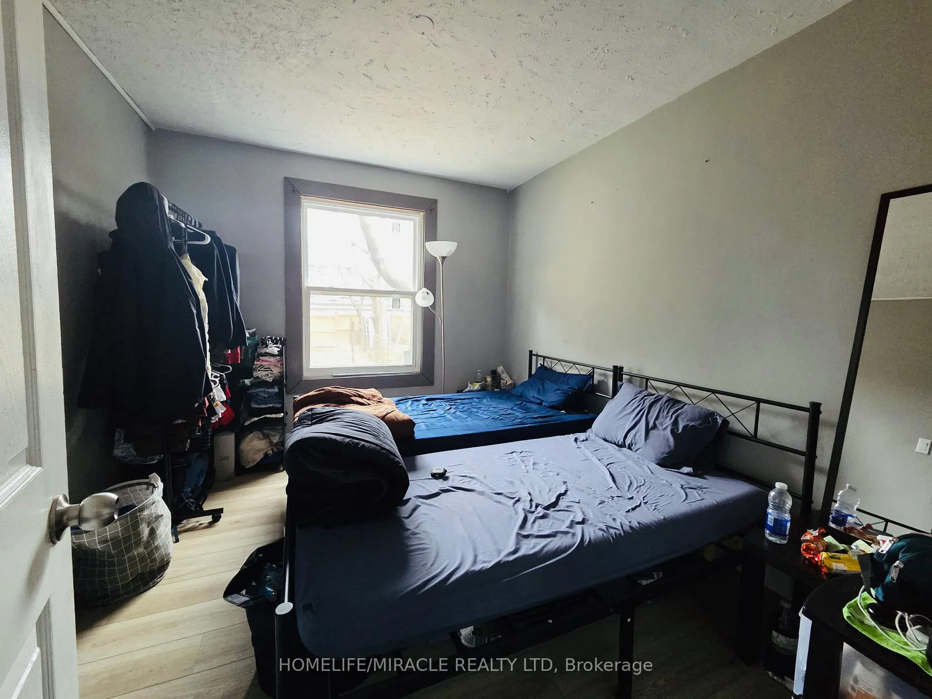 Photo 3 of 454 Rankin Avenue, Windsor, Windsor University District — HOMEH