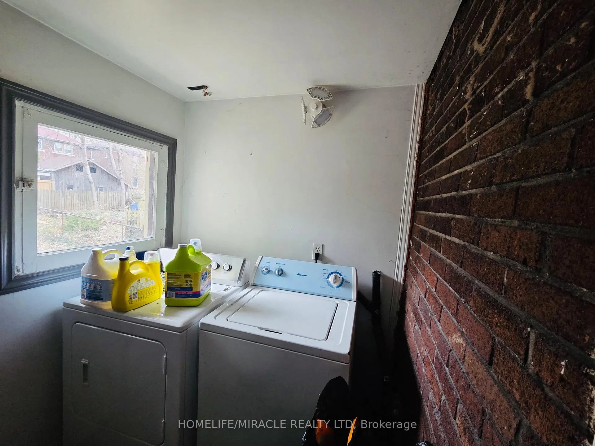Photo 5 of 454 Rankin Avenue, Windsor, Windsor University District — HOMEH