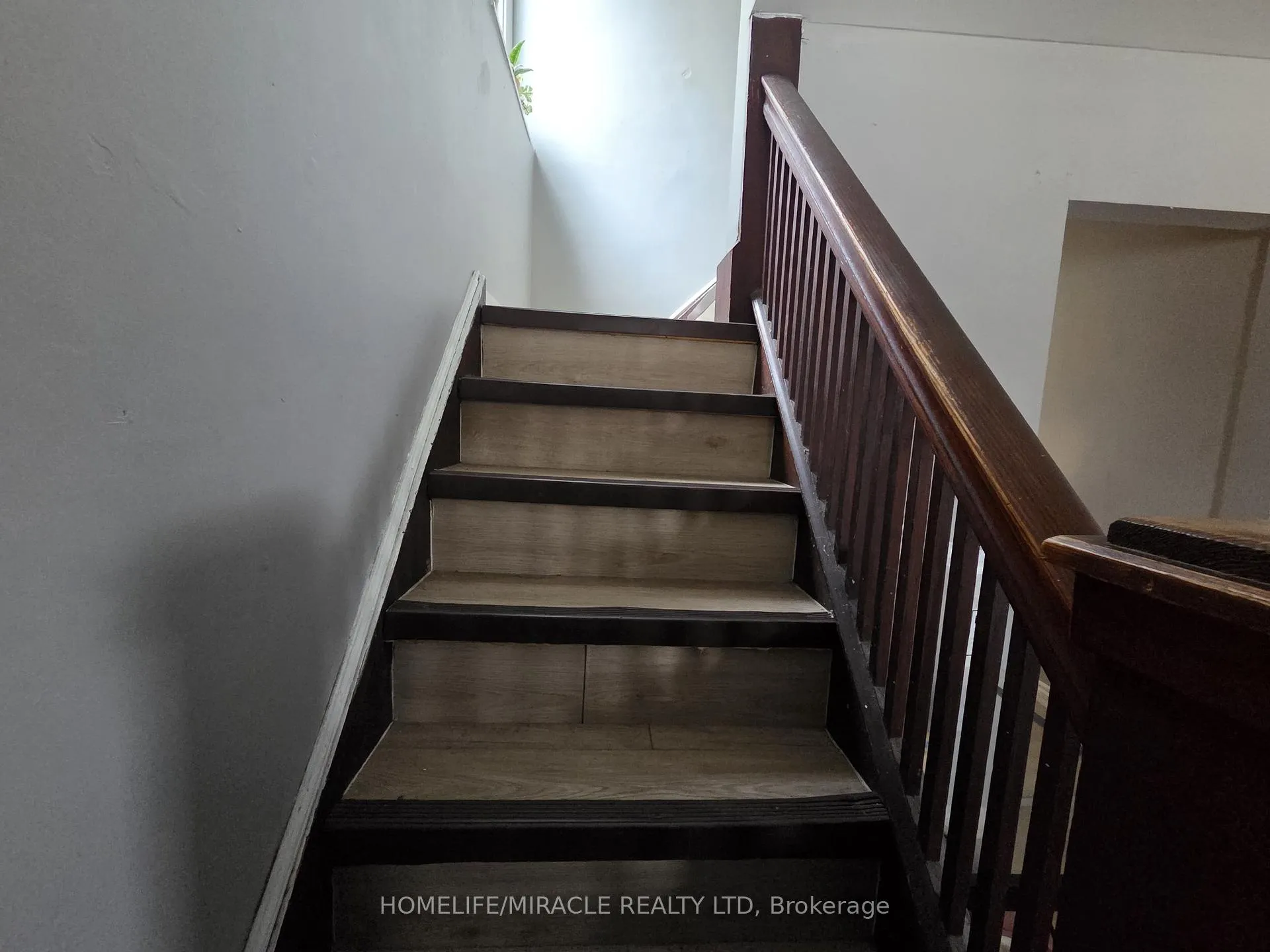 Photo 8 of 454 Rankin Avenue, Windsor, Windsor University District — HOMEH