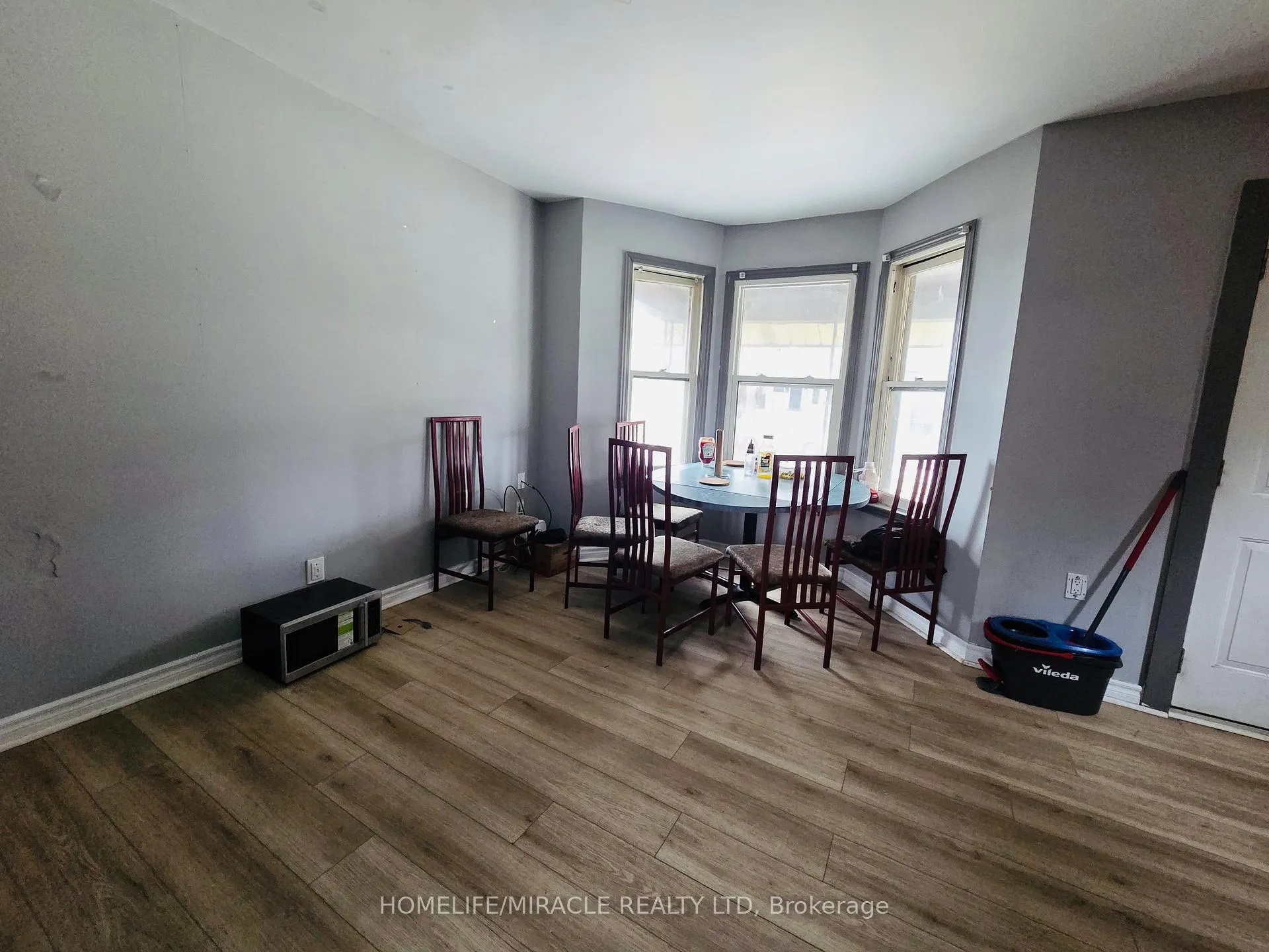 Photo 9 of 454 Rankin Avenue, Windsor, Windsor University District — HOMEH