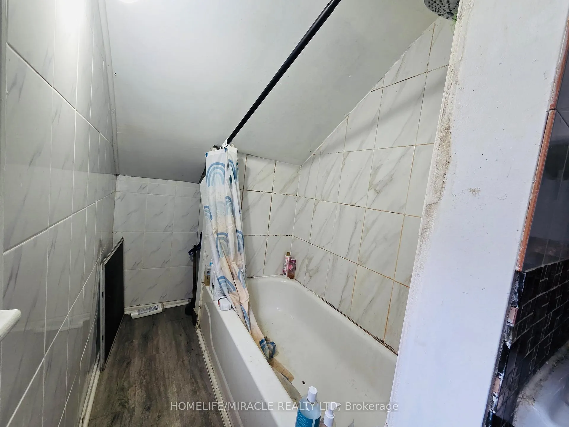 Photo 11 of 454 Rankin Avenue, Windsor, Windsor University District — HOMEH