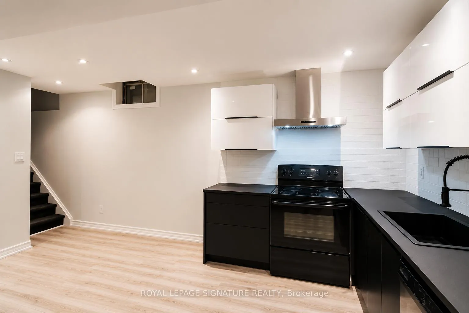 Photo 6 of Unit Bsmt, 75 Rockwood Crescent, Vaughan, Beverley Glen — HOMEH