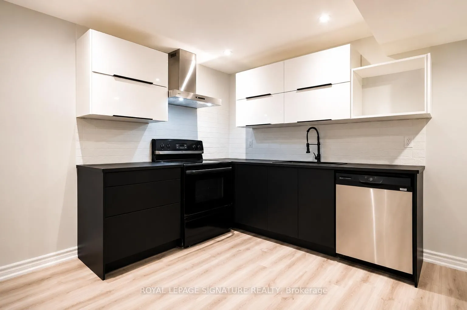 Photo 8 of Unit Bsmt, 75 Rockwood Crescent, Vaughan, Beverley Glen — HOMEH