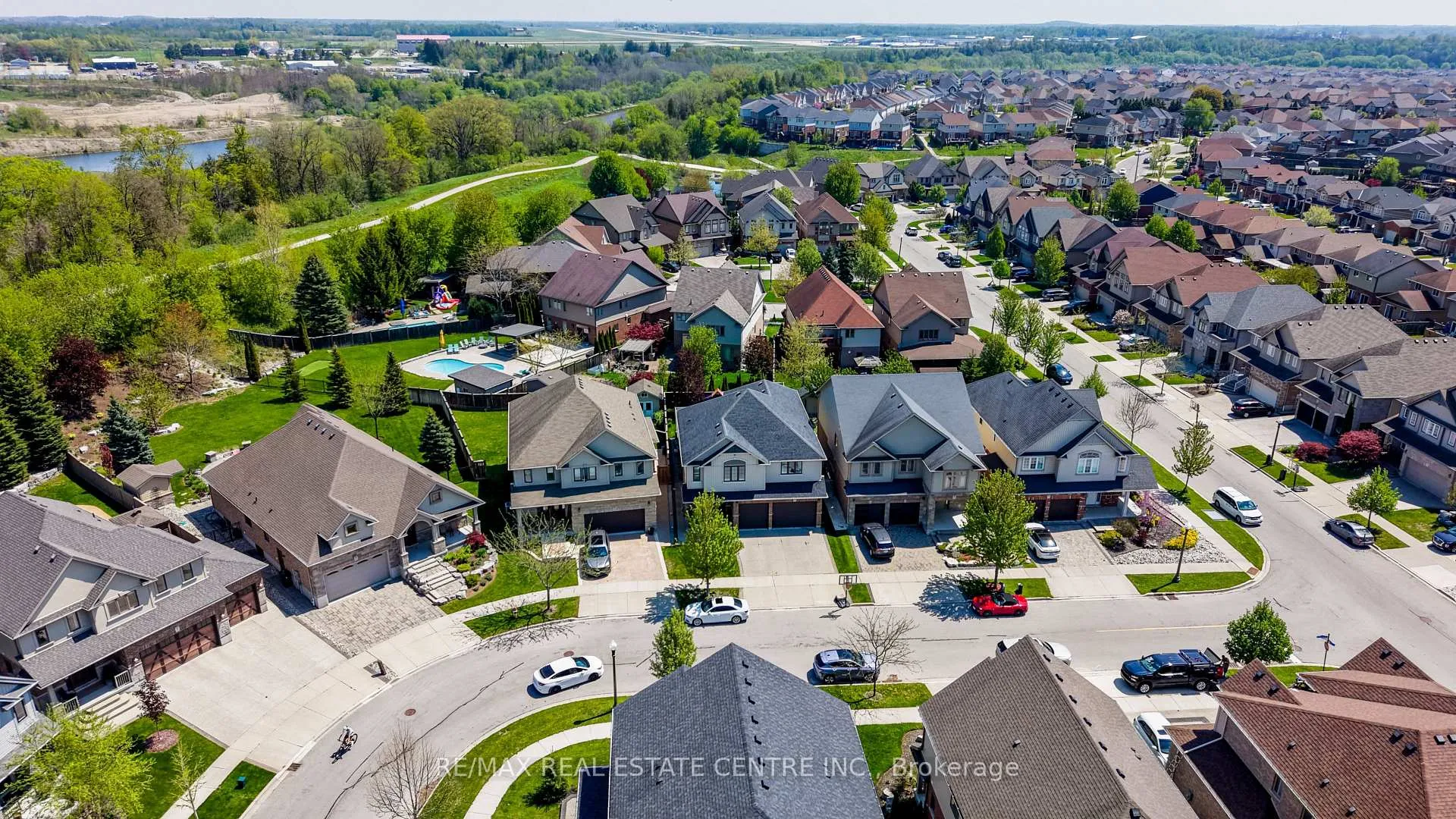 Photo 41 of 10 Deer Creek Street, Kitchener, Grand River South — HOMEH