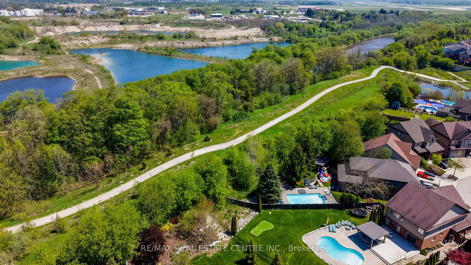 Photo 42 of 10 Deer Creek Street, Kitchener, Grand River South — HOMEH