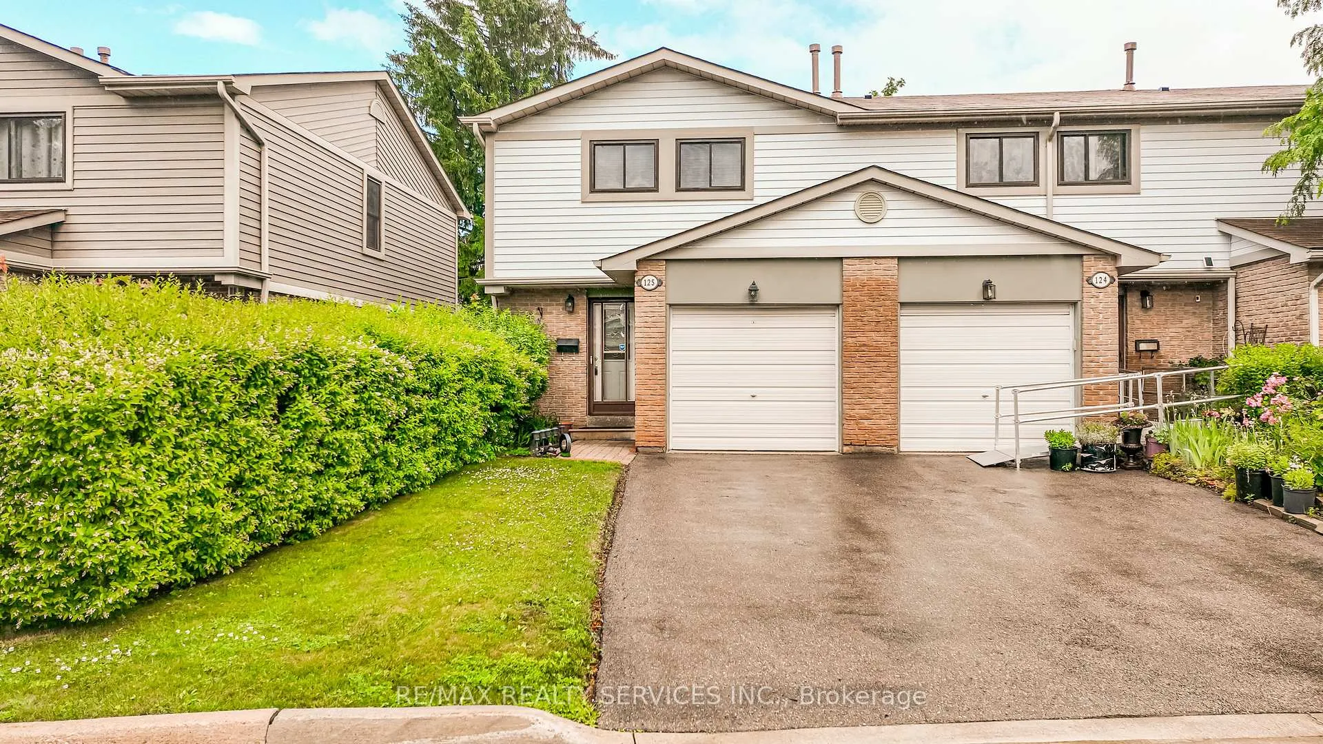 Front of Unit 125, 125 Ashton Crescent