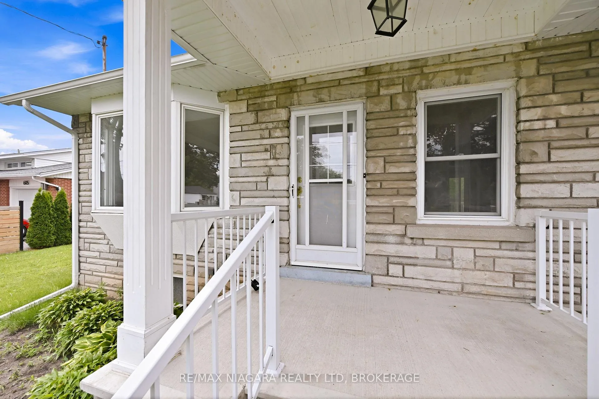 Photo 4 of 611 Clare Avenue, Welland, N. Welland — HOMEH