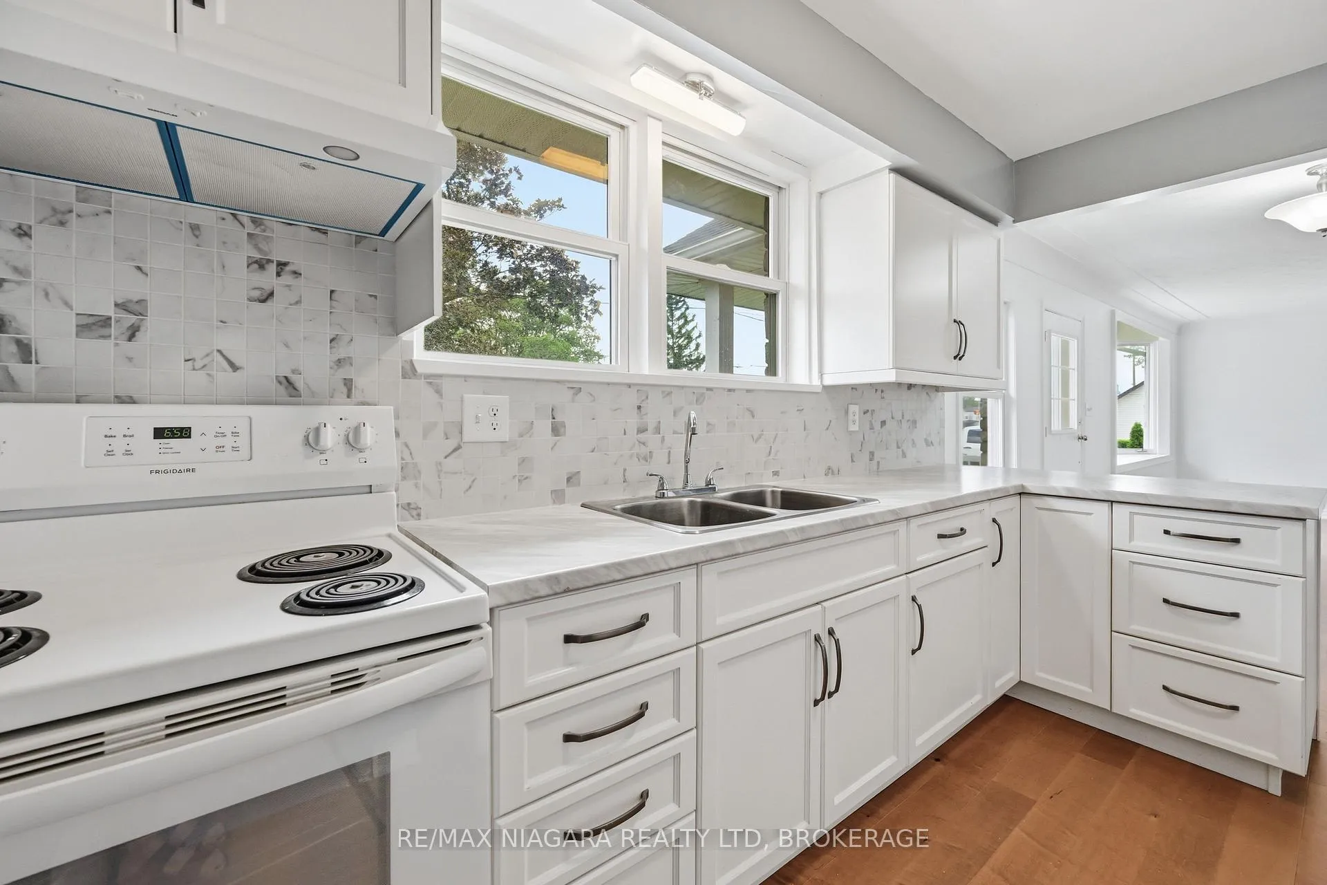 Photo 12 of 611 Clare Avenue, Welland, N. Welland — HOMEH