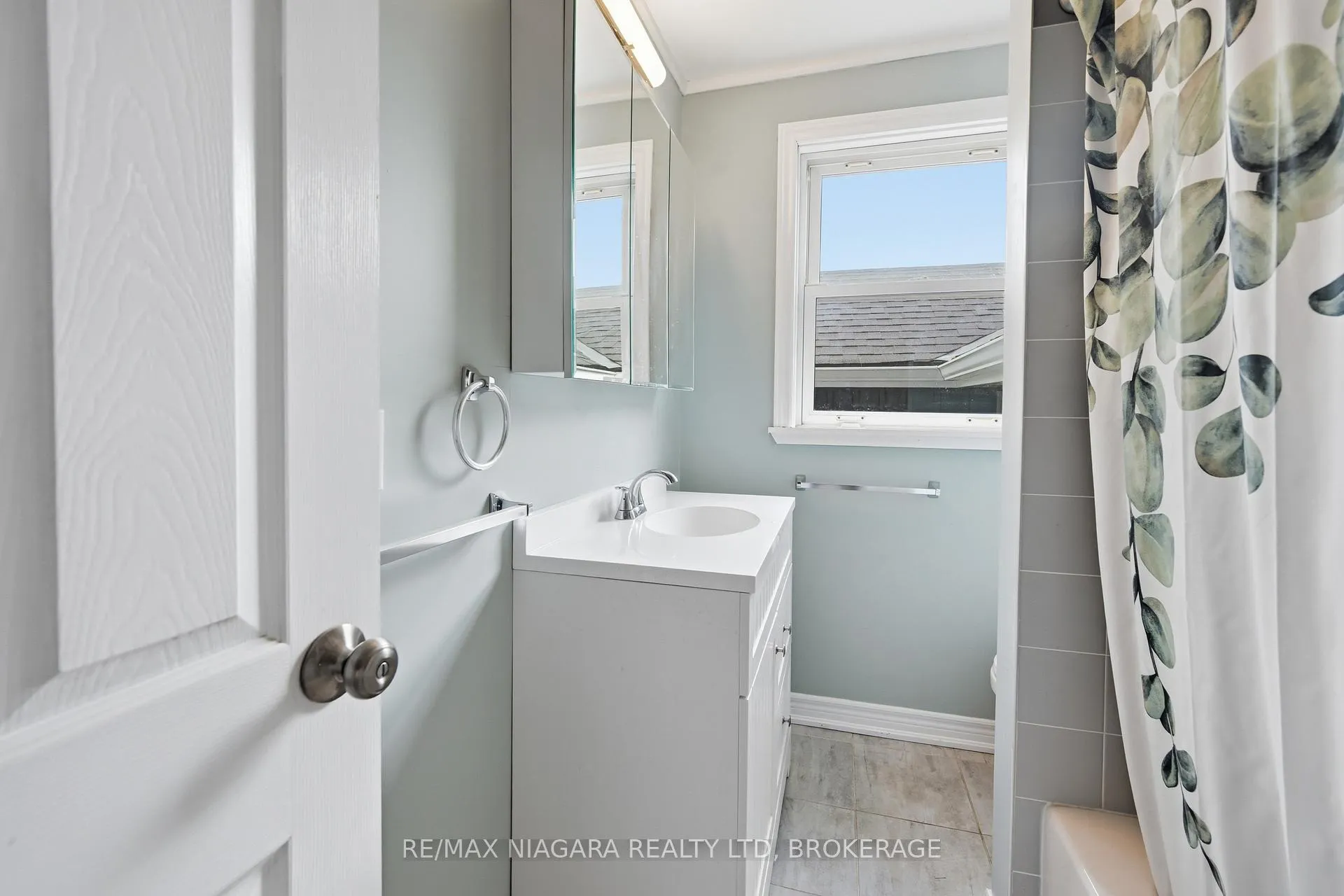 Photo 17 of 611 Clare Avenue, Welland, N. Welland — HOMEH