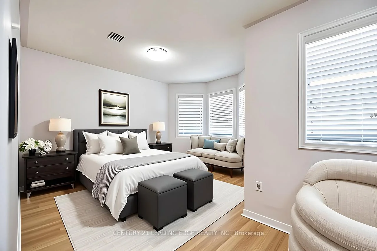 Photo 3 of 15 Warren Bradley Street, Markham, Berczy — HOMEH