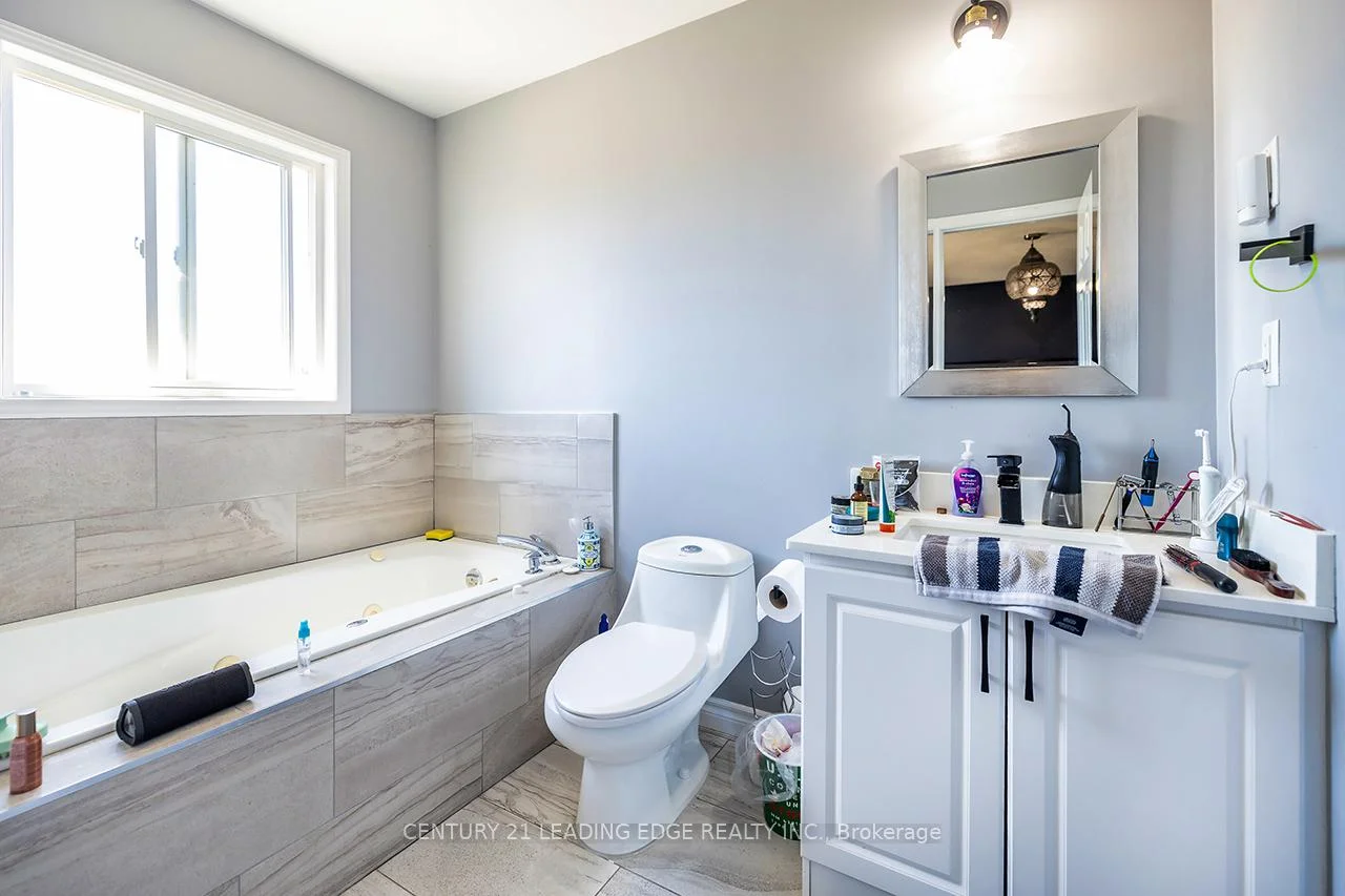 Photo 12 of 15 Warren Bradley Street, Markham, Berczy — HOMEH