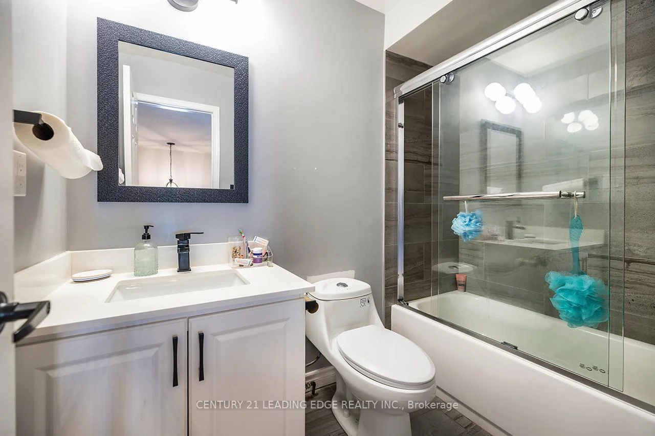 Photo 13 of 15 Warren Bradley Street, Markham, Berczy — HOMEH