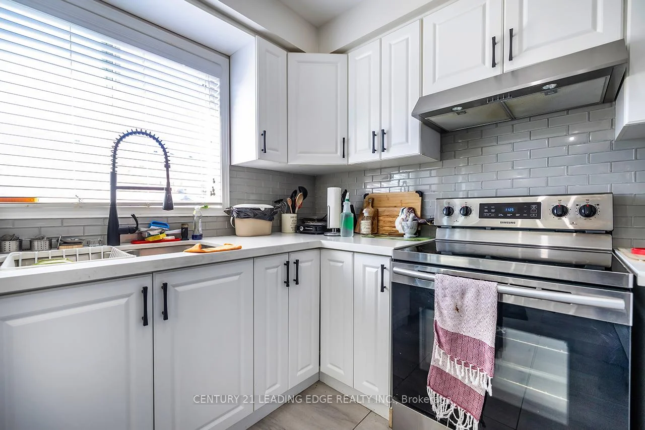 Photo 17 of 15 Warren Bradley Street, Markham, Berczy — HOMEH