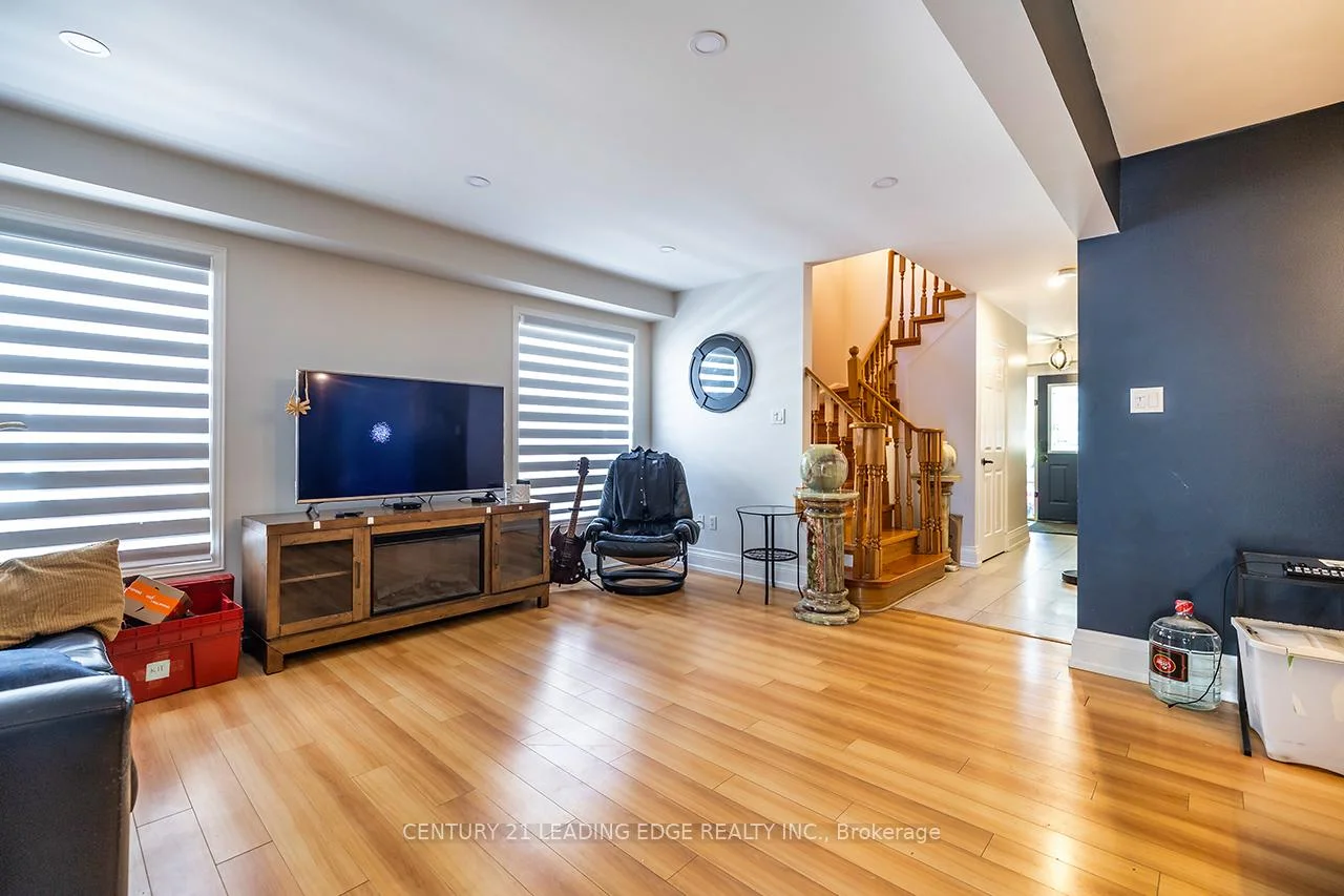 Photo 18 of 15 Warren Bradley Street, Markham, Berczy — HOMEH