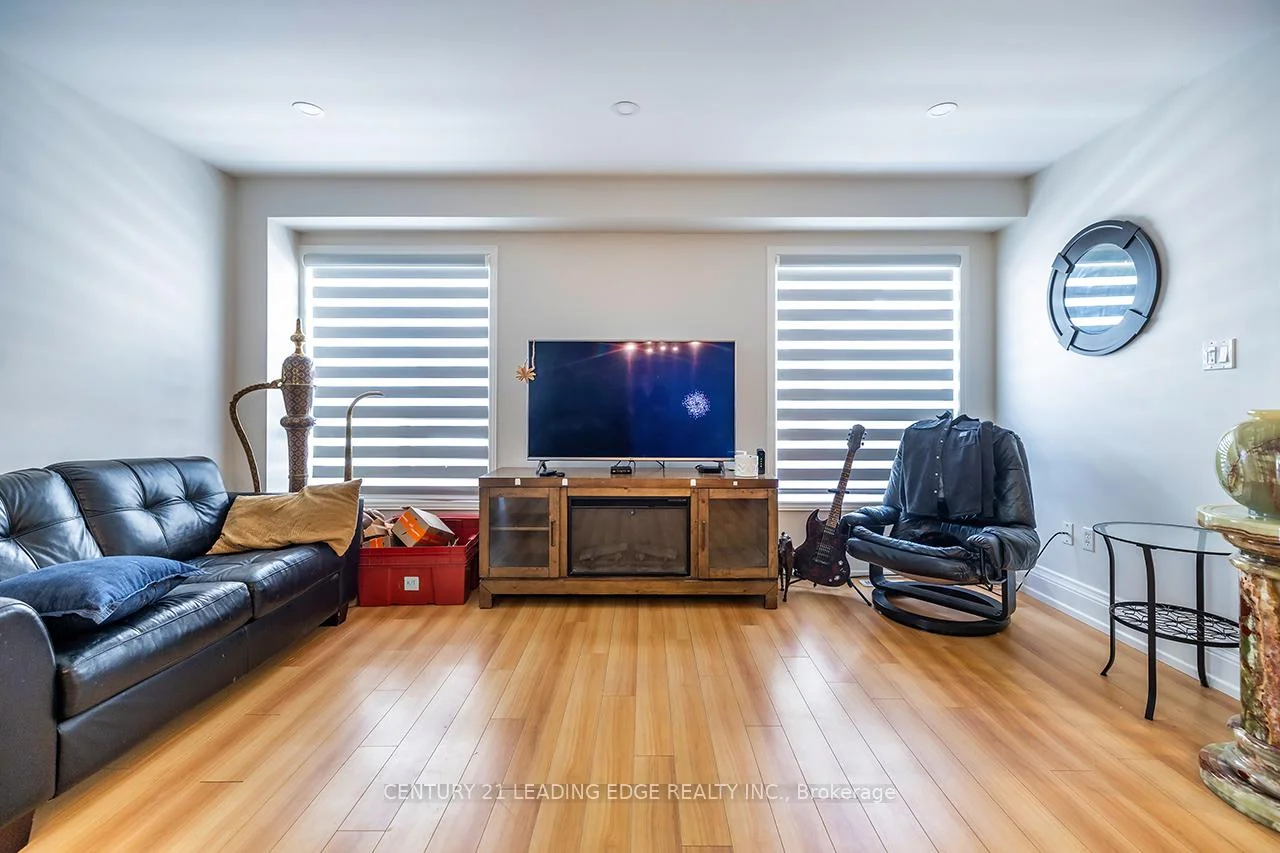 Photo 20 of 15 Warren Bradley Street, Markham, Berczy — HOMEH