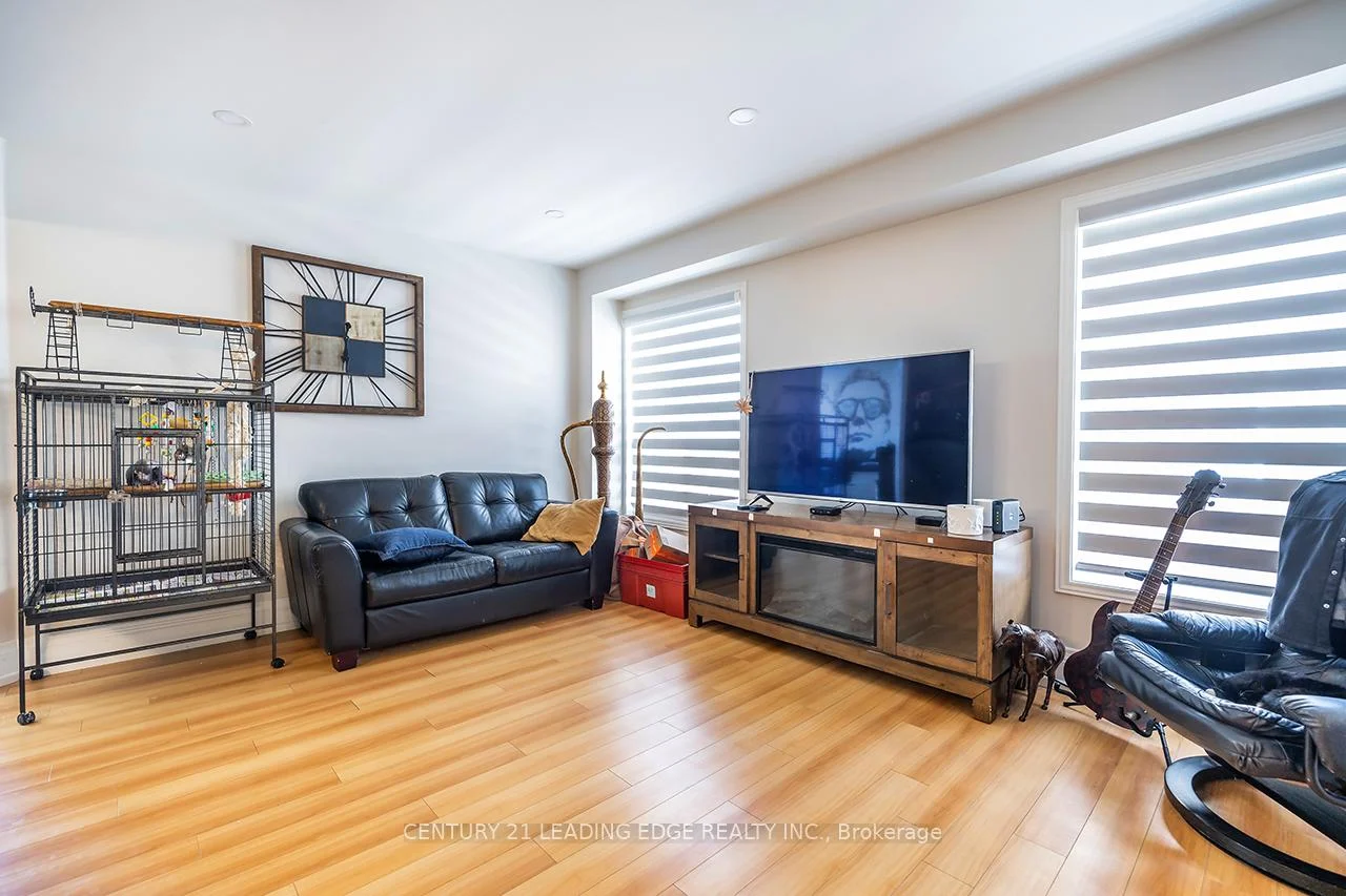 Photo 24 of 15 Warren Bradley Street, Markham, Berczy — HOMEH