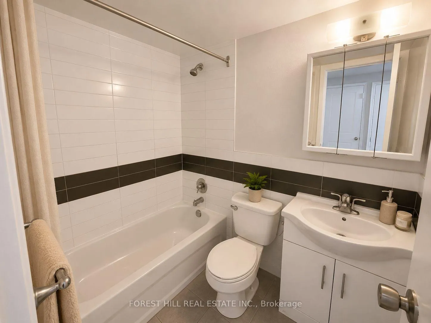 Photo 7 of Unit 805, 90 Tyndall Avenue, Toronto, South Parkdale — HOMEH