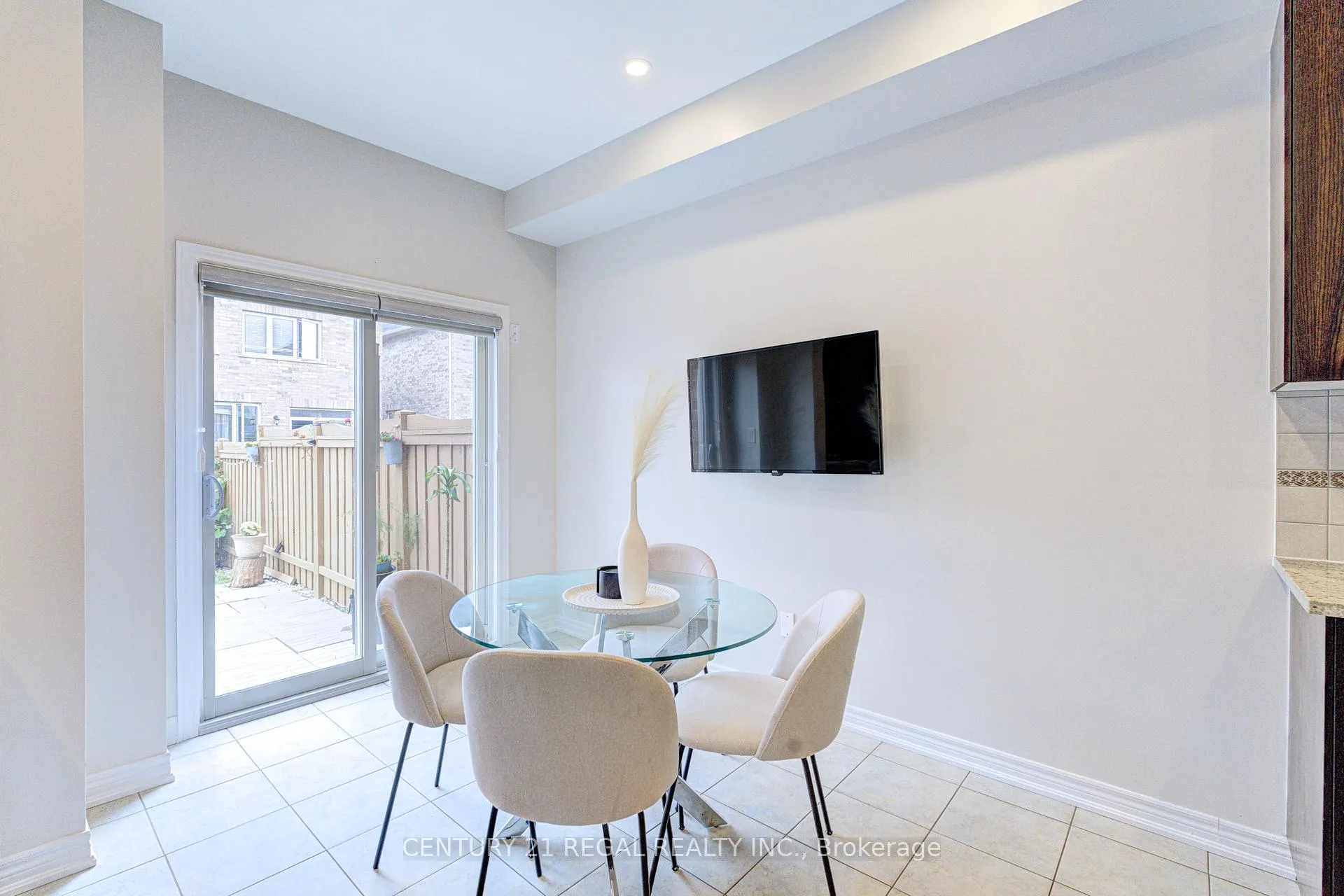 Photo 18 of 32 Wasaga Road, Brampton, Credit Valley — HOMEH