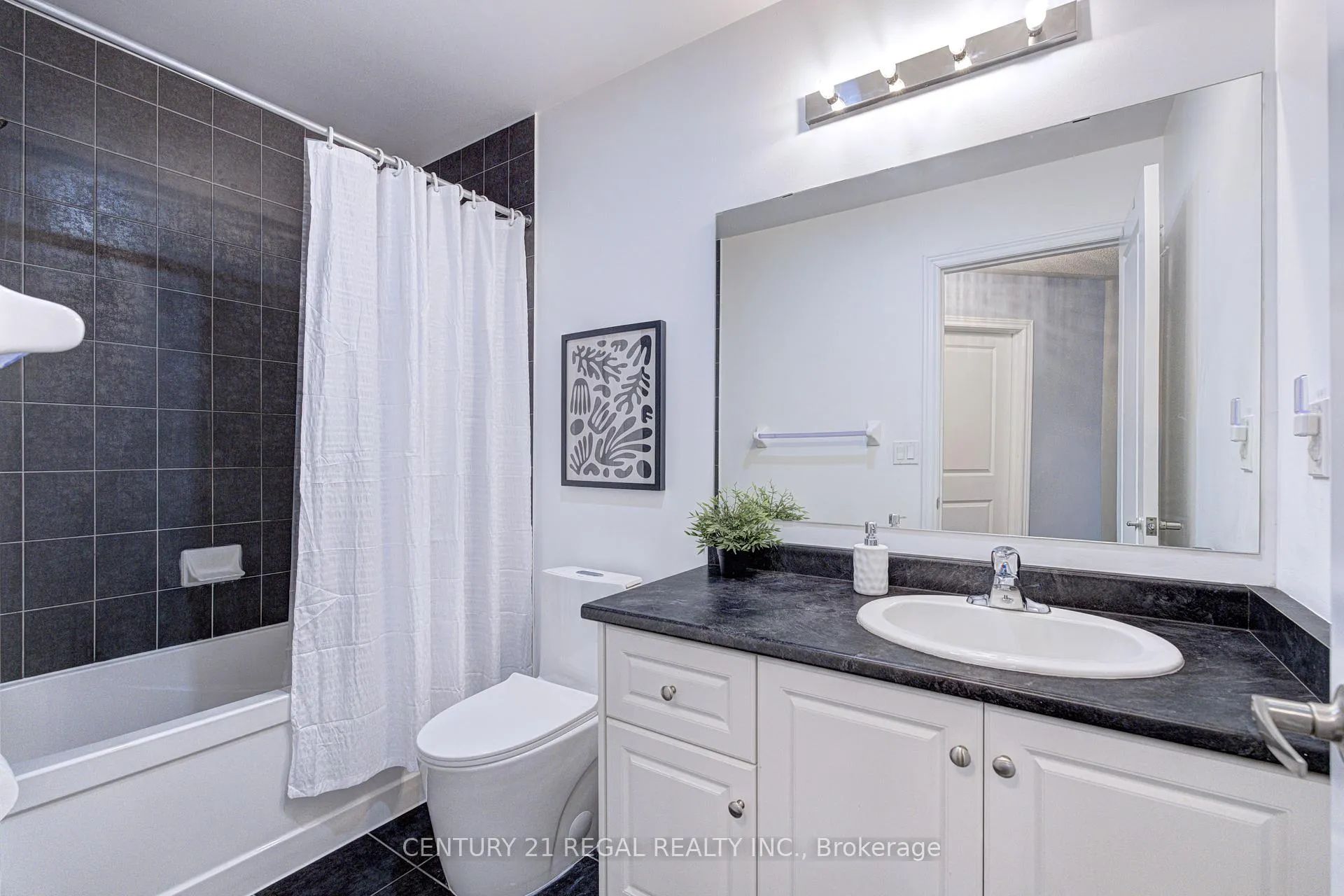 Photo 37 of 32 Wasaga Road, Brampton, Credit Valley — HOMEH