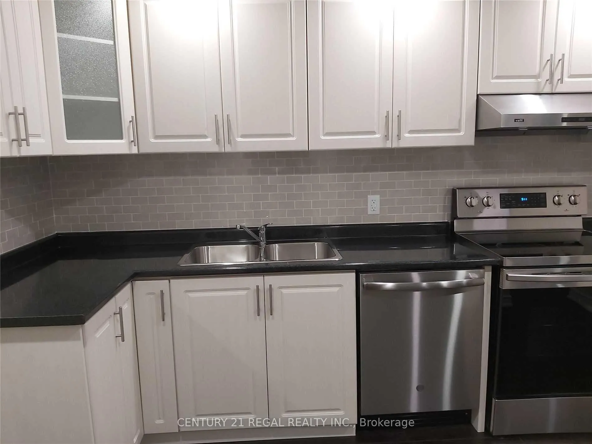Photo 41 of 32 Wasaga Road, Brampton, Credit Valley — HOMEH