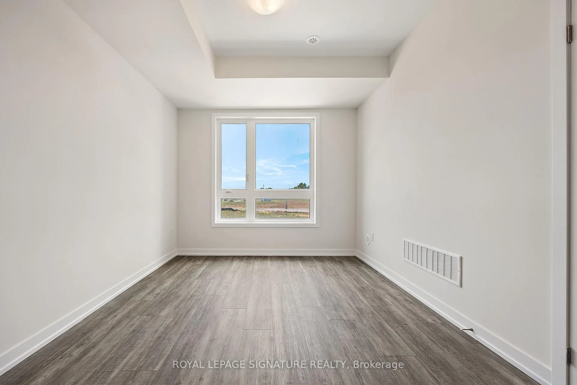 Photo 4 of 1353 Shevchenko Boulevard, Oakville, Northwest — HOMEH