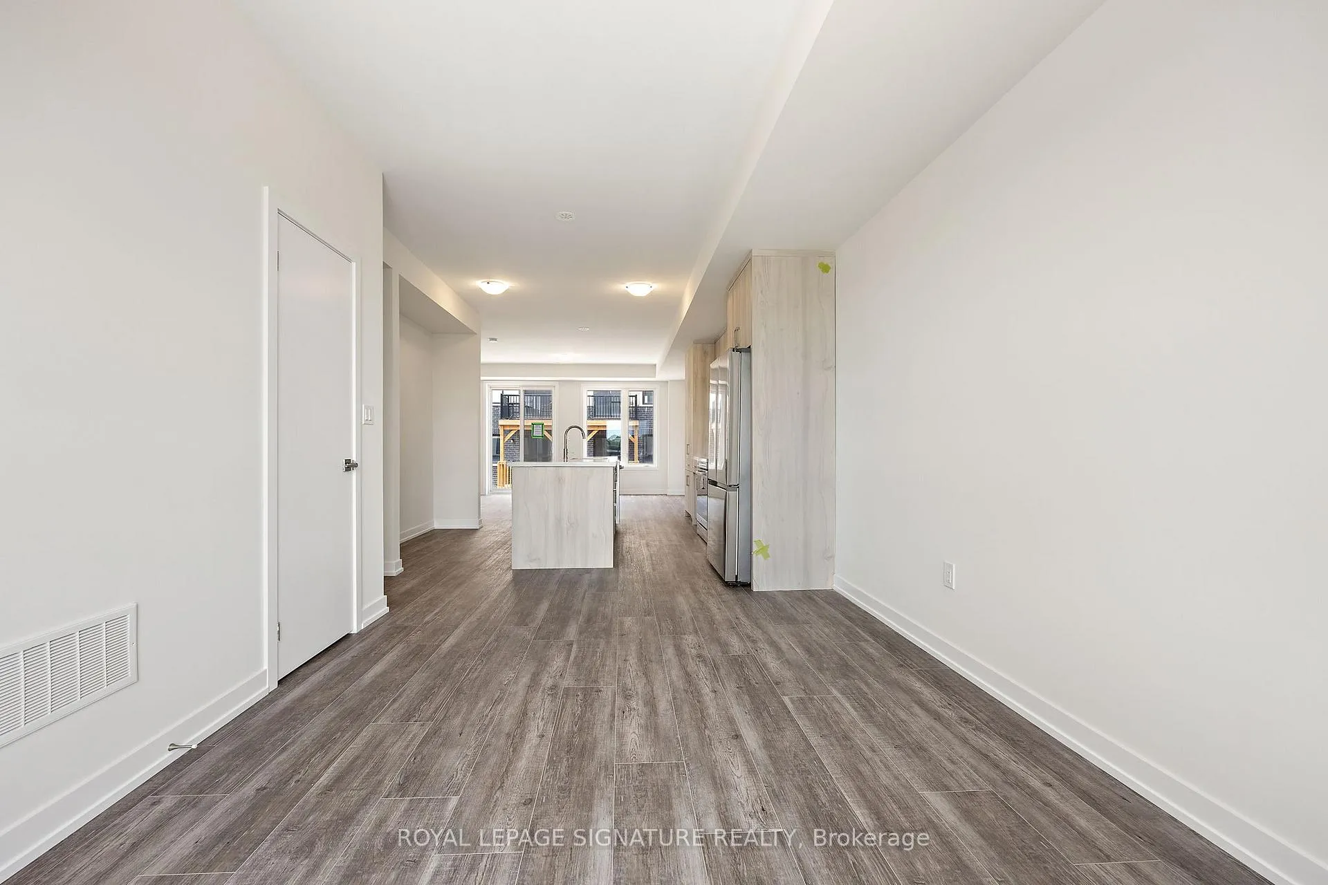 Photo 5 of 1353 Shevchenko Boulevard, Oakville, Northwest — HOMEH