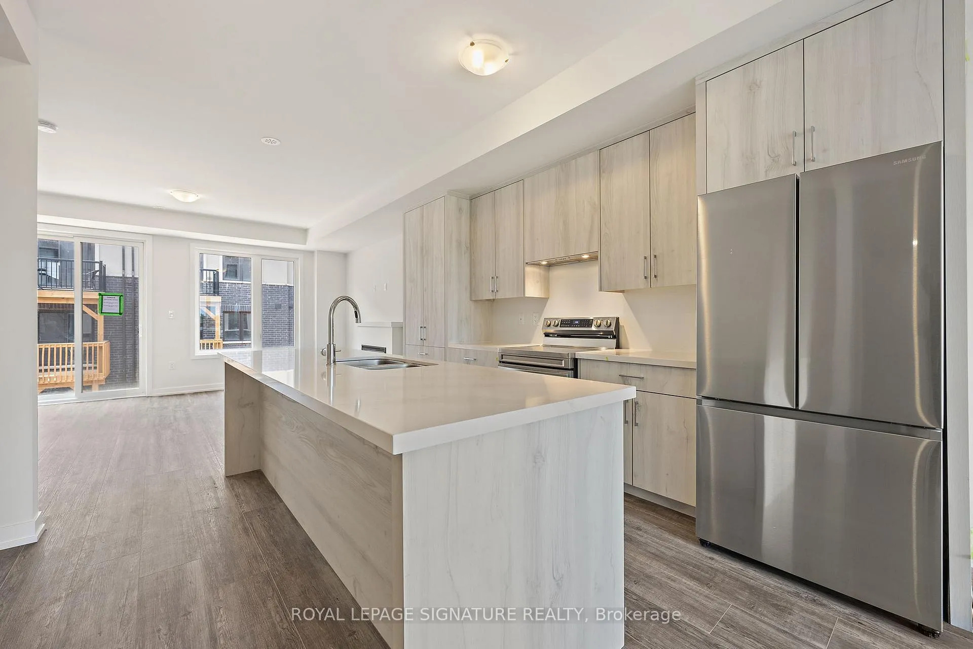 Photo 7 of 1353 Shevchenko Boulevard, Oakville, Northwest — HOMEH